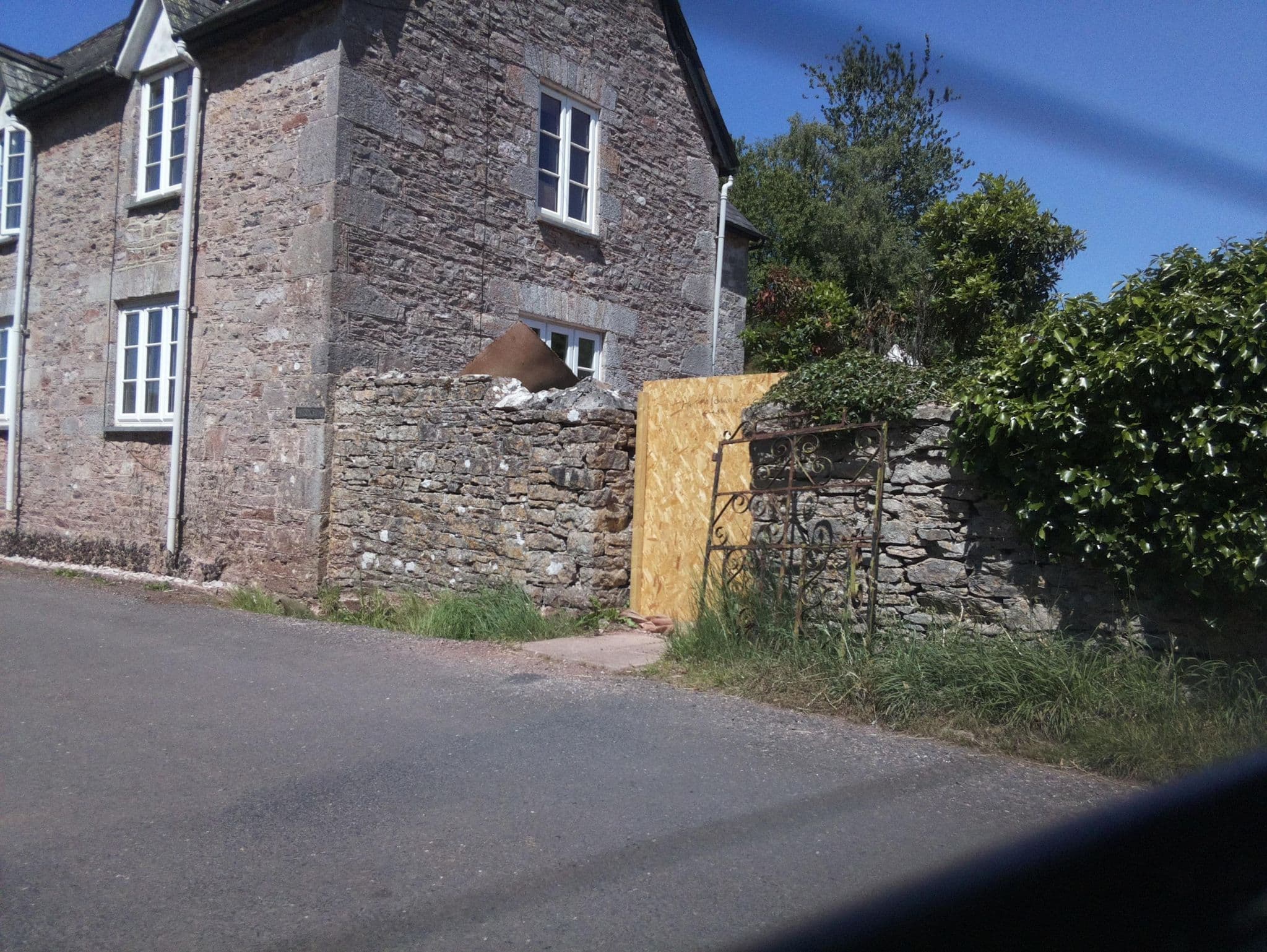Street view near The Esplanade Hotel, Marldon — © southglos (CC BY-SA · Mapillary)