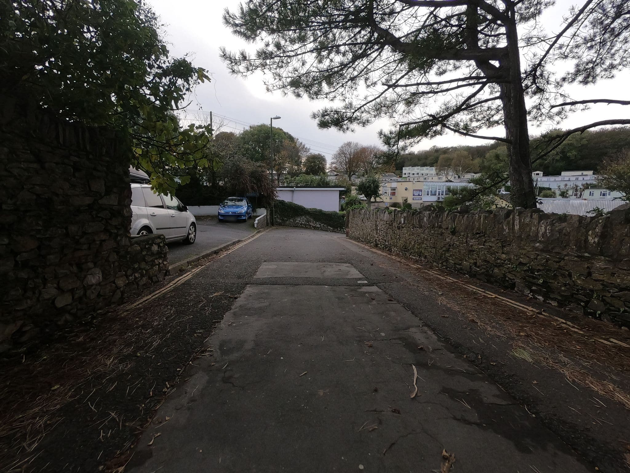 Street view near Sea Cove Holiday Bungalows, Brixham — © davebarter (CC BY-SA · Mapillary)