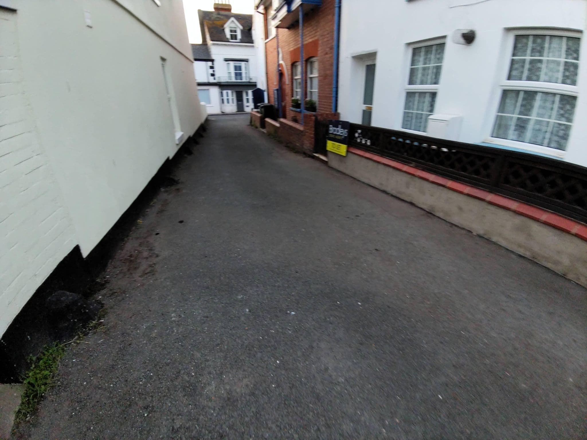 Street view near Seascapes, Teignmouth — © WaggyDog (CC BY-SA · Mapillary)