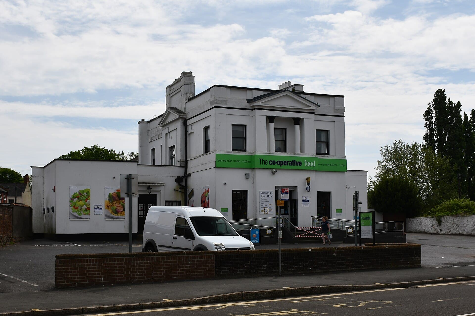 The Crawford Hotel (via Wikimedia Commons, CC0)