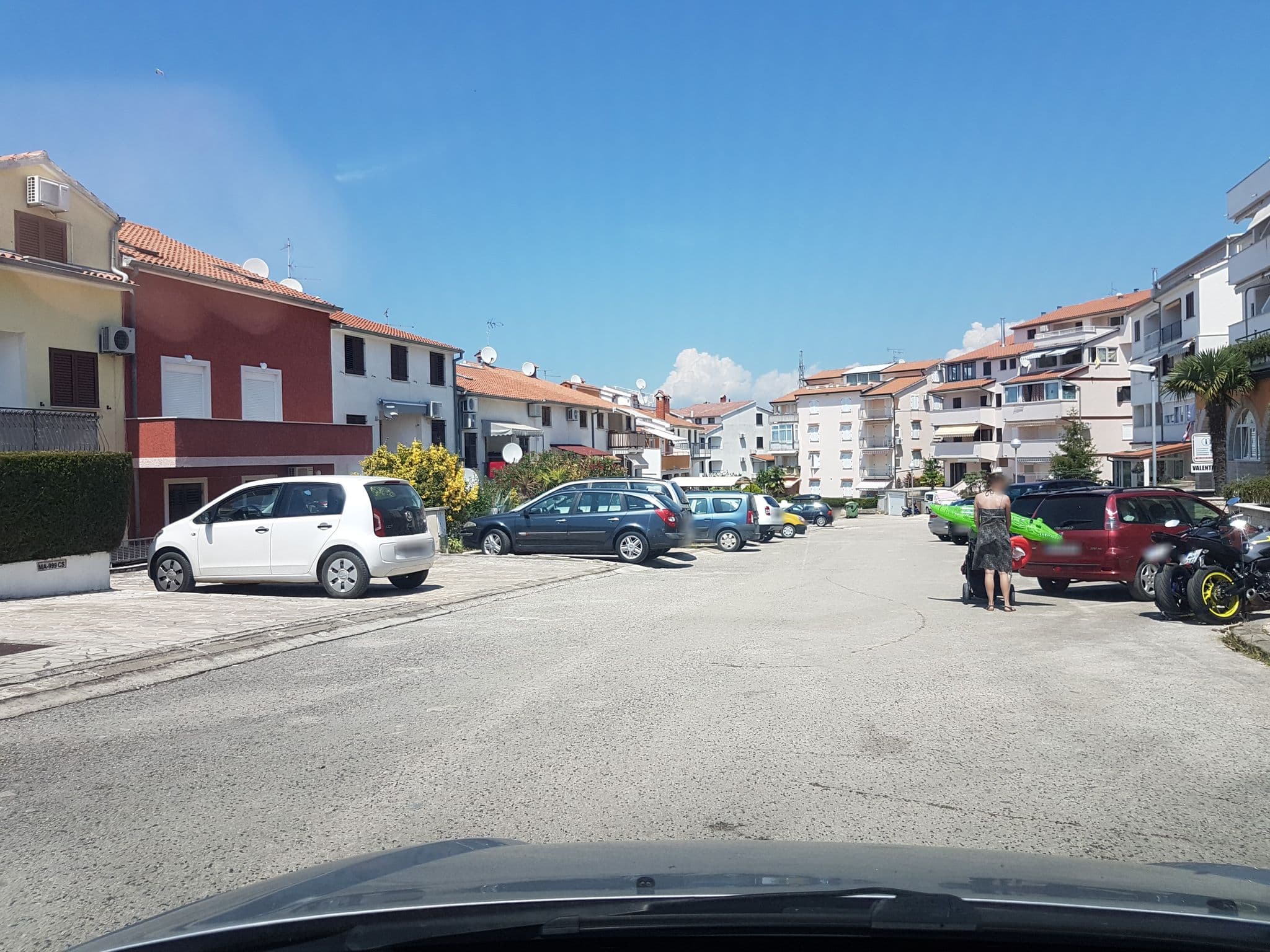 Street view near Apartmani Žužić, Vrsar — © damjang (CC BY-SA · Mapillary)