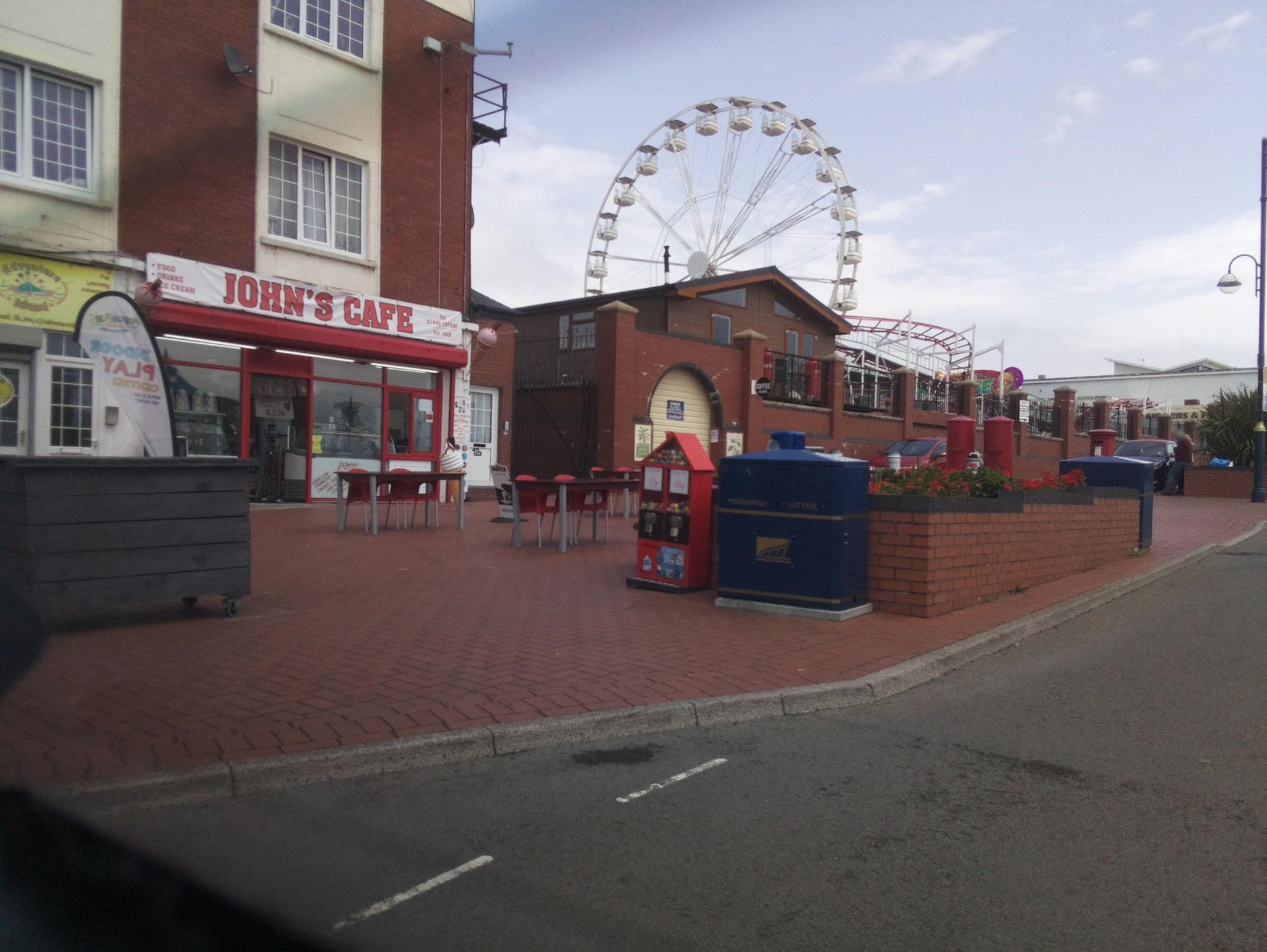 Street view near The Marine Hotel, Barry — © southglos (CC BY-SA · Mapillary)