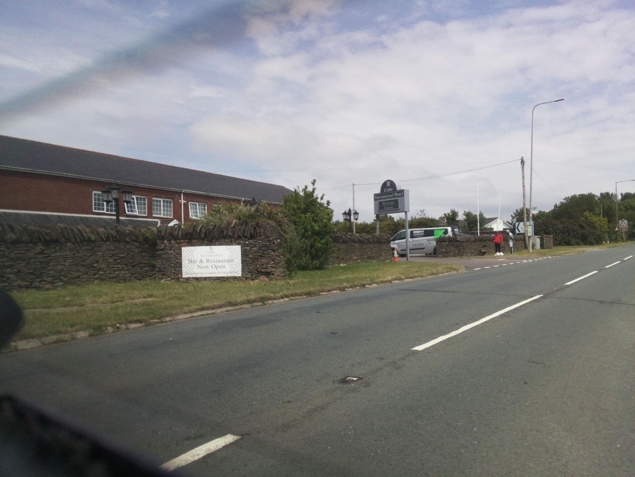 Street view near Sky Plaza Hotel, Rhoose — © southglos (CC BY-SA · Mapillary)