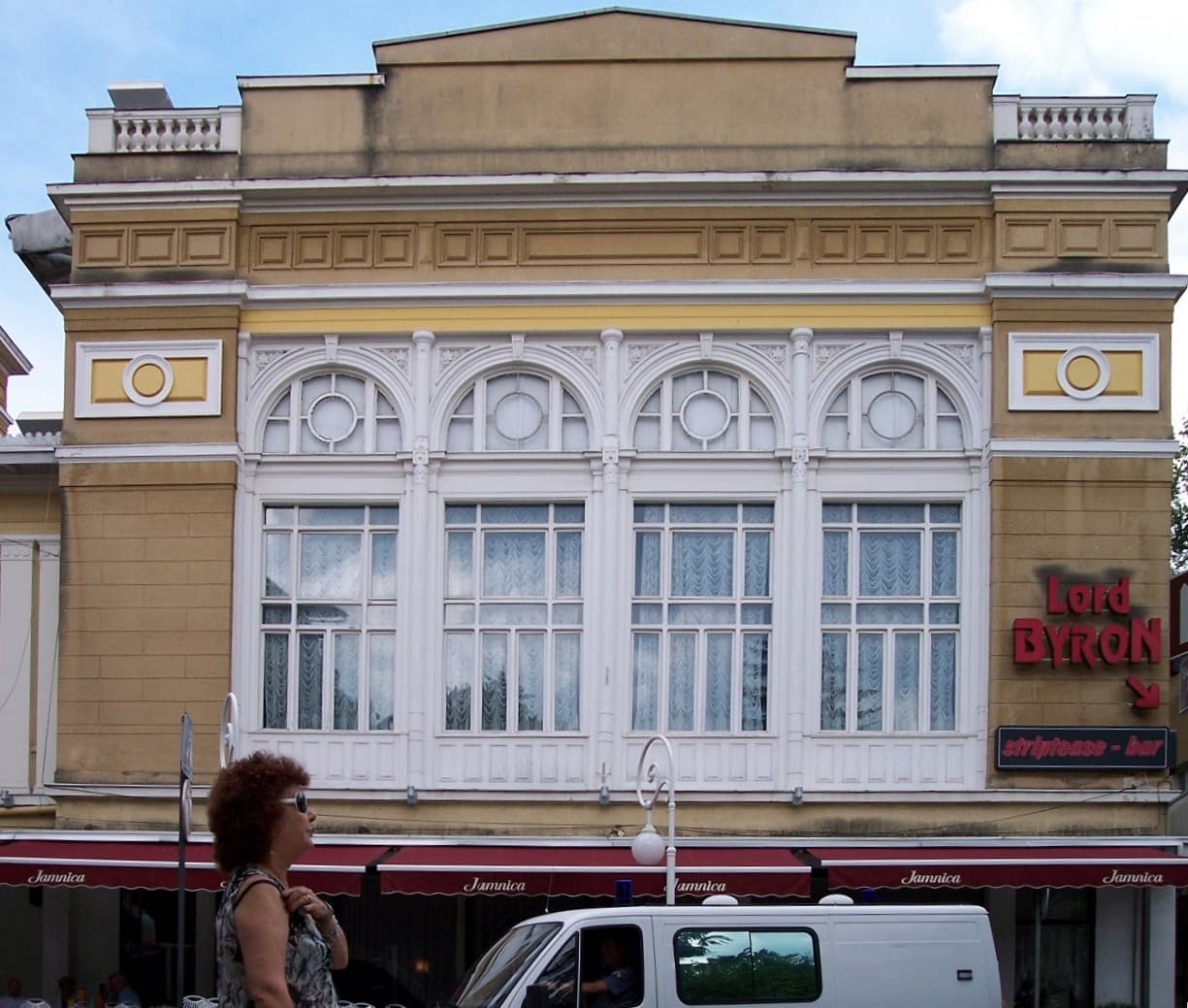 Hotel Imperial (via Wikimedia Commons, Public domain)