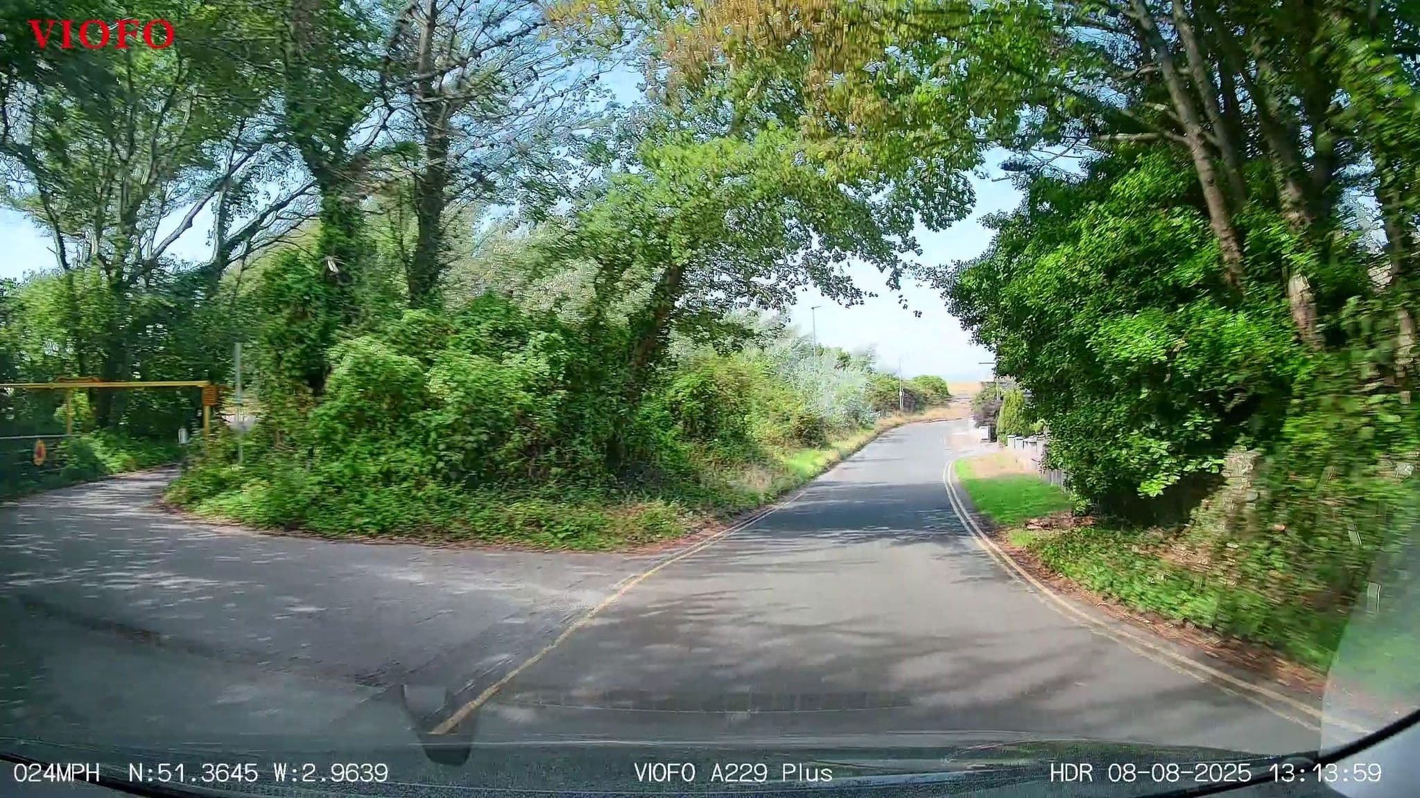 Street view near The Commodore Hotel, Weston-super-Mare — © RyanBush (CC BY-SA · Mapillary)