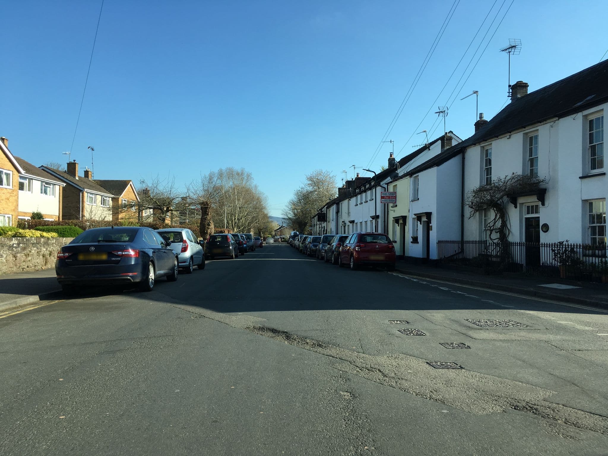 Street view near The New Court Inn, Usk — © southglos (CC BY-SA · Mapillary)