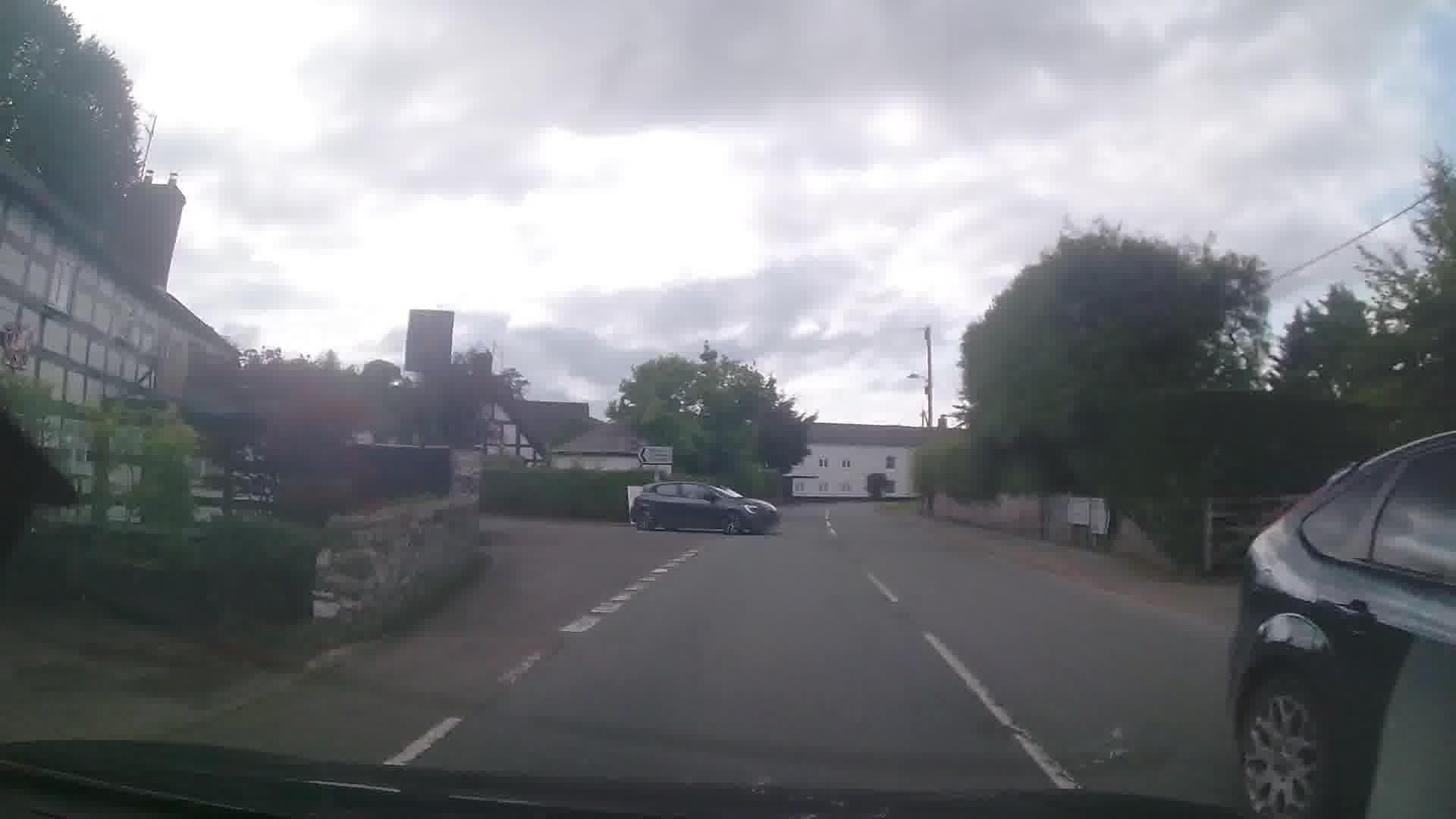 Street view near The Lion Hotel, Welshpool — © trigpoint (CC BY-SA · Mapillary)