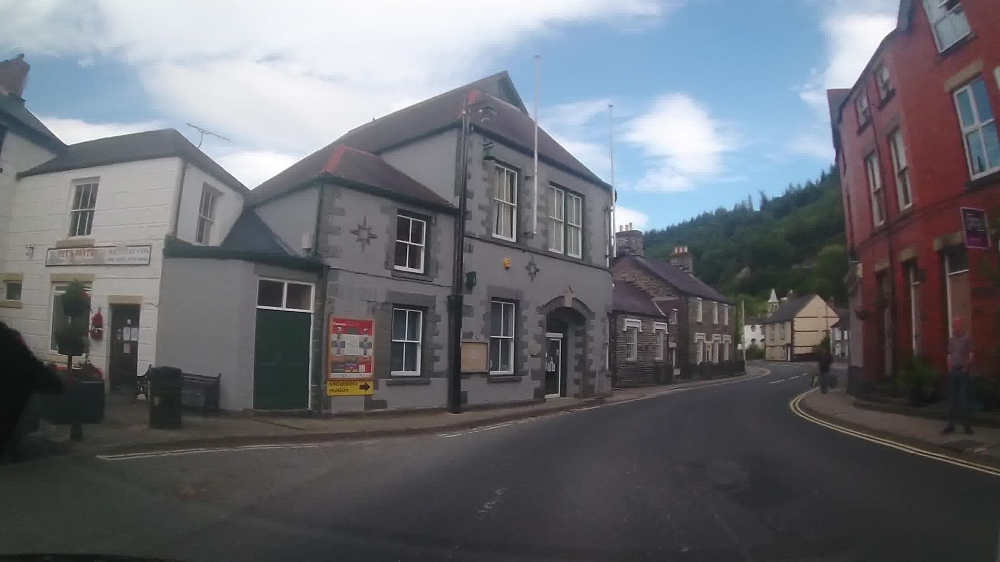 Street view near The Central Hotel, Llangollen — © trigpoint (CC BY-SA · Mapillary)