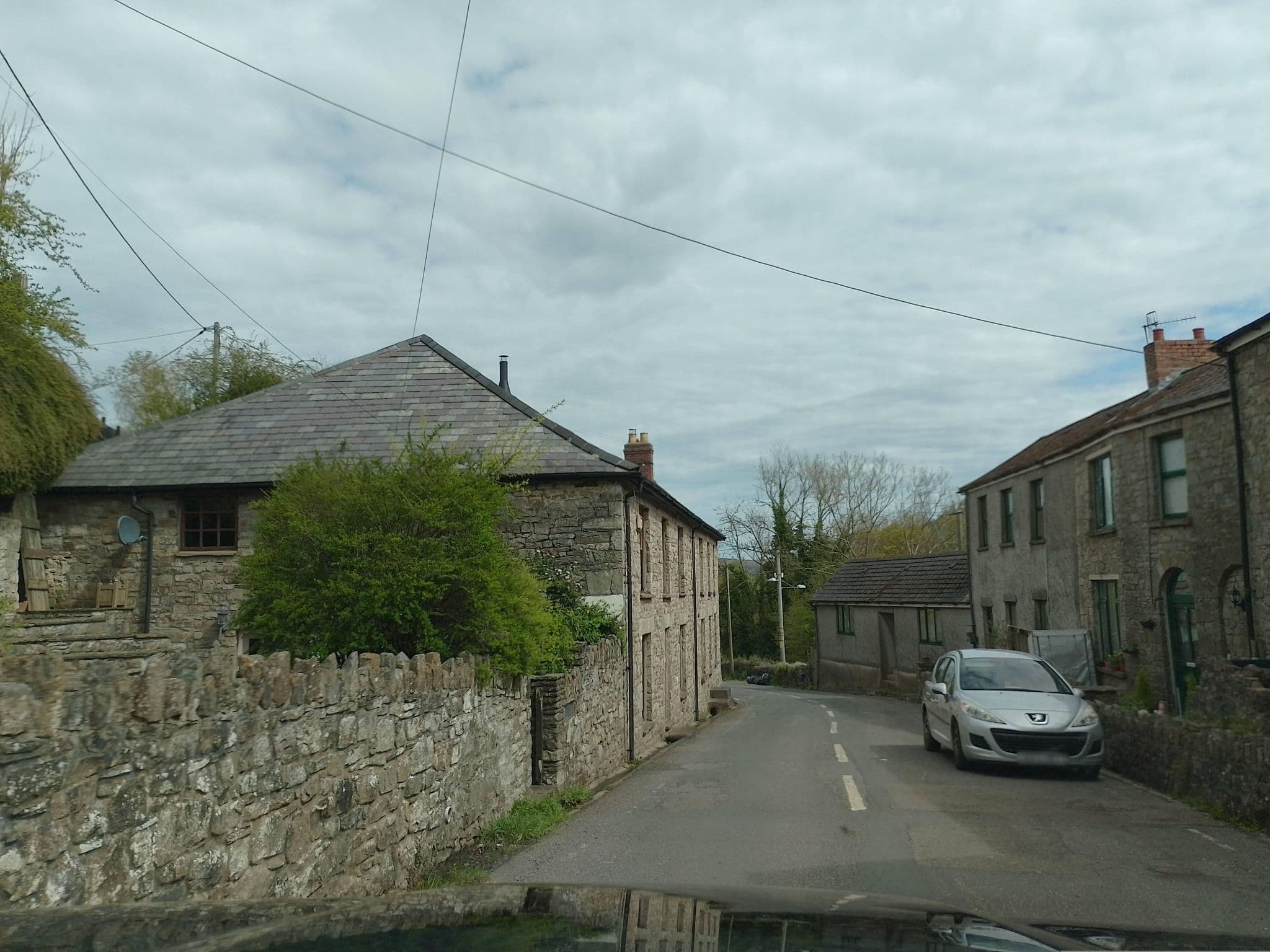 Street view near Rock & Fountain Hotel, Gilwern — © laye (CC BY-SA · Mapillary)