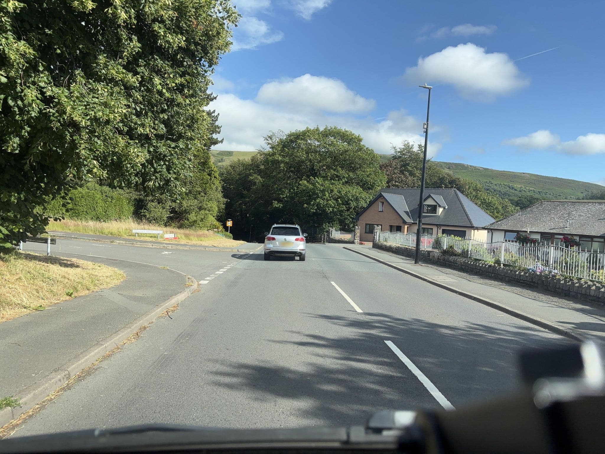 Street view near Ty Morgan's Guest House, Rhayader — © swinetown (CC BY-SA · Mapillary)
