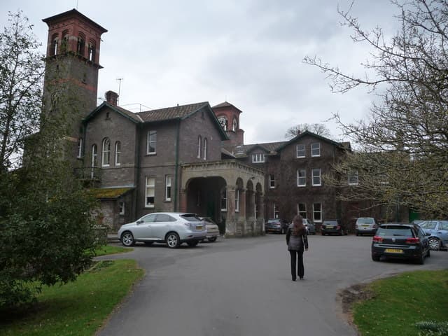 Gliffaes Country House Hotel Powys (via Wikimedia Commons, CC BY-SA 2.0)
