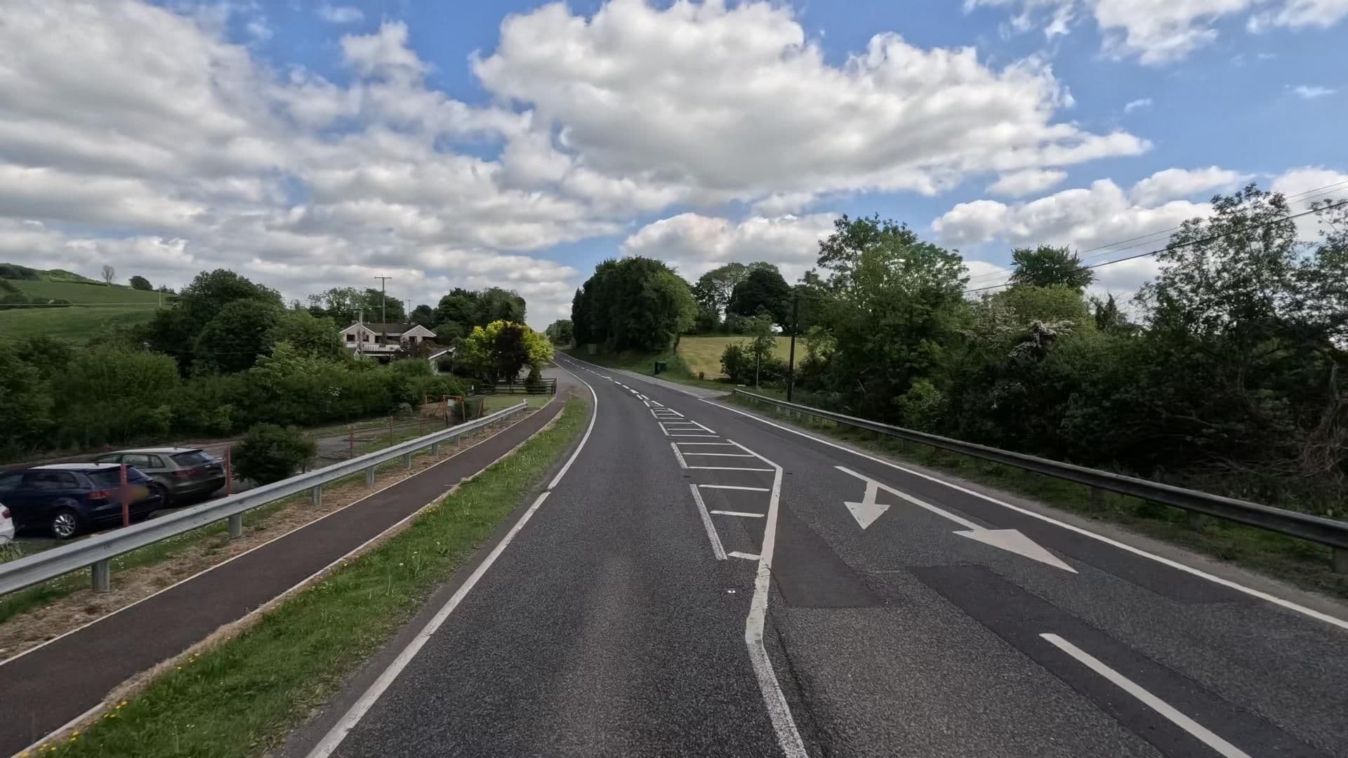 Street view near Kelly's Inn, Aughnacloy — © bct (CC BY-SA · Mapillary)