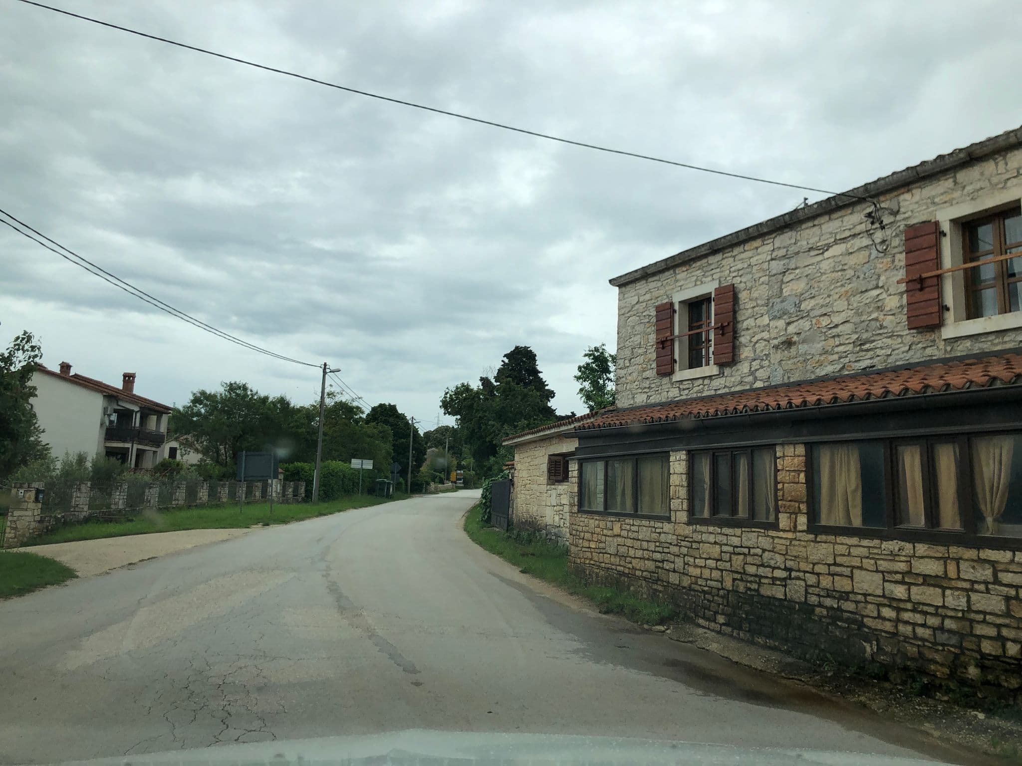 Street view near Konoba Pjero, Buje — © derzornigemarkus (CC BY-SA · Mapillary)