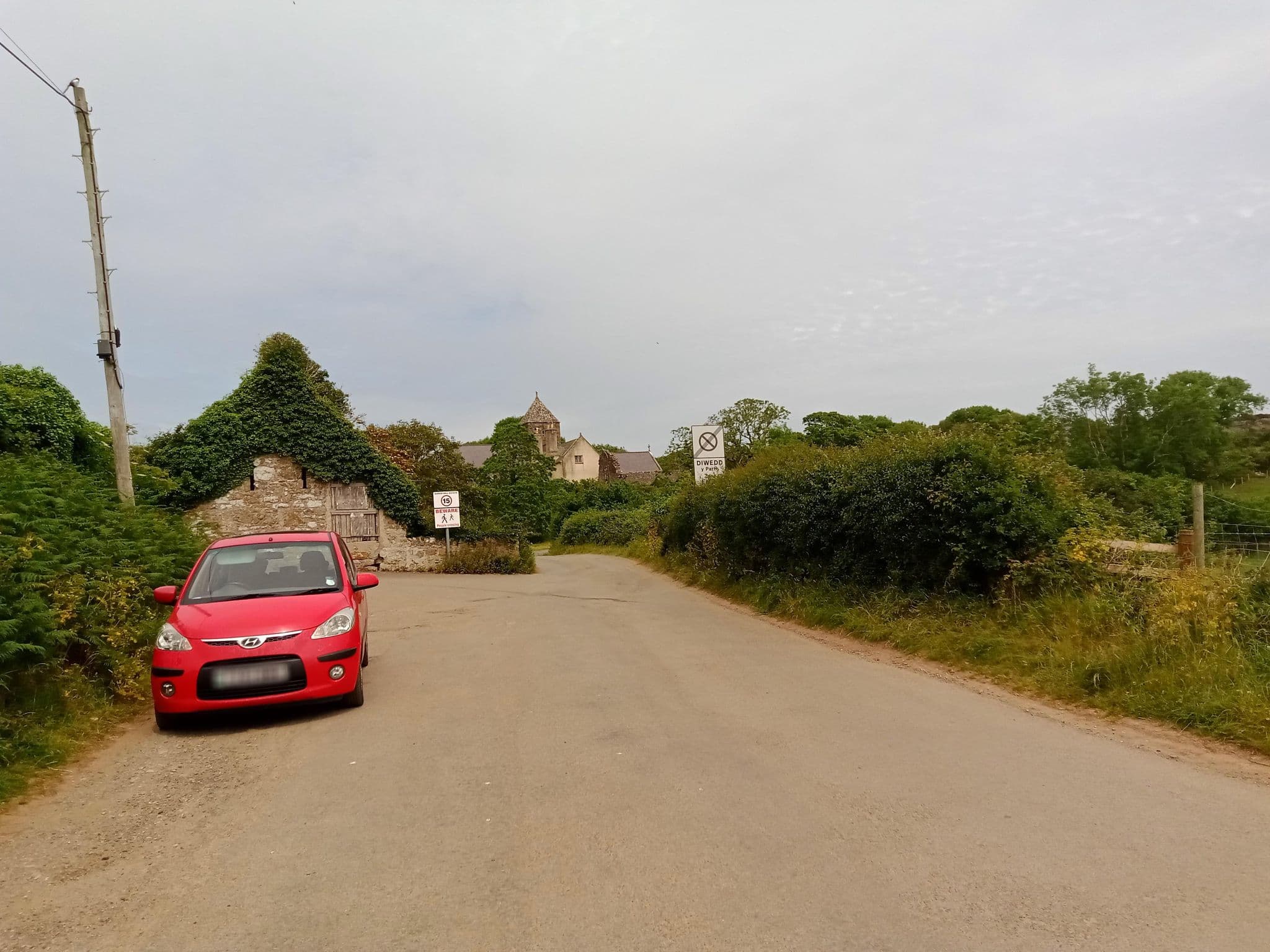 Street view near Tros Yr Afron, Beaumaris — © annekaro (CC BY-SA · Mapillary)