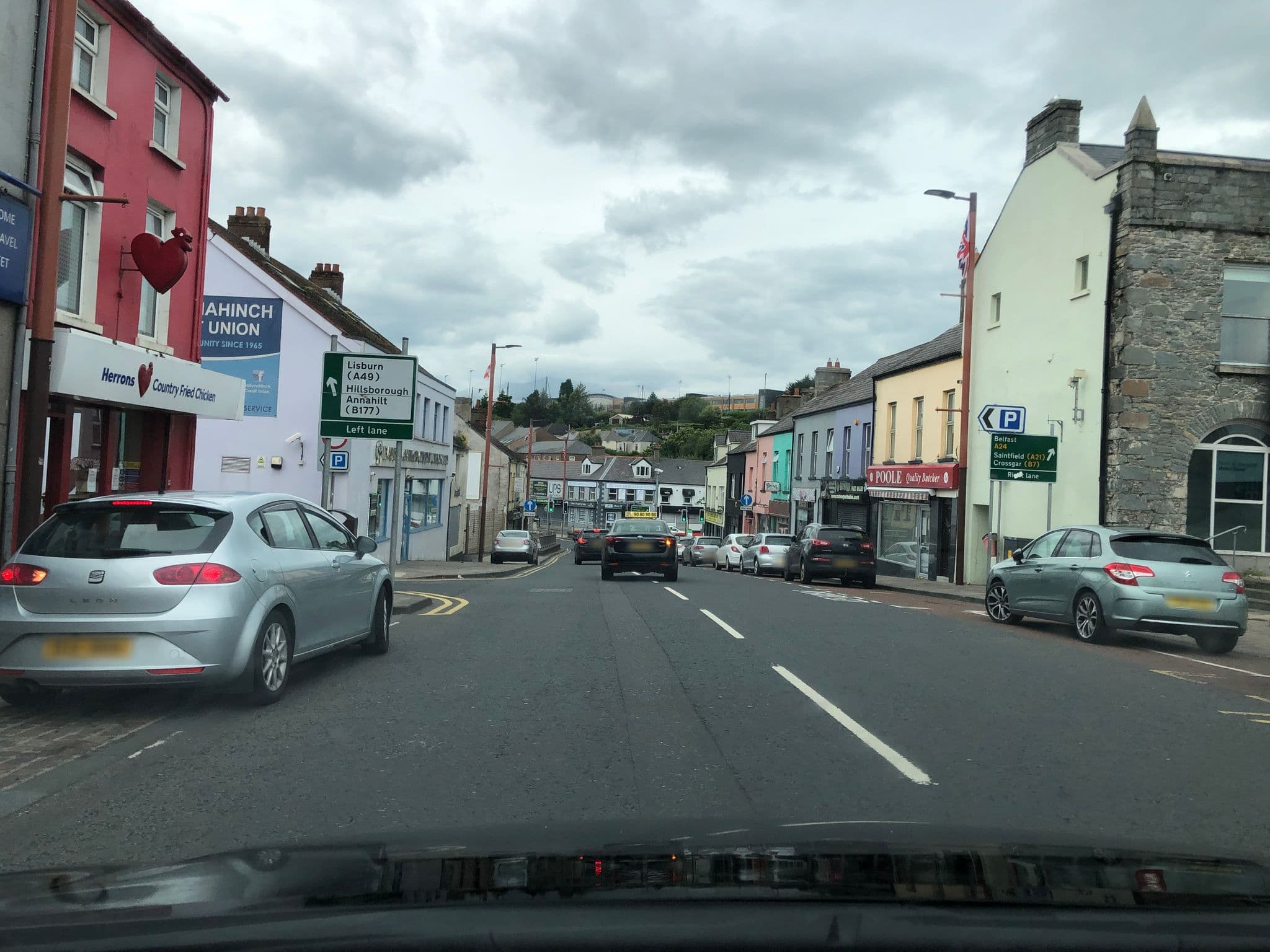 Street view near White Horse Hotel, Ballynahinch — © laye (CC BY-SA · Mapillary)