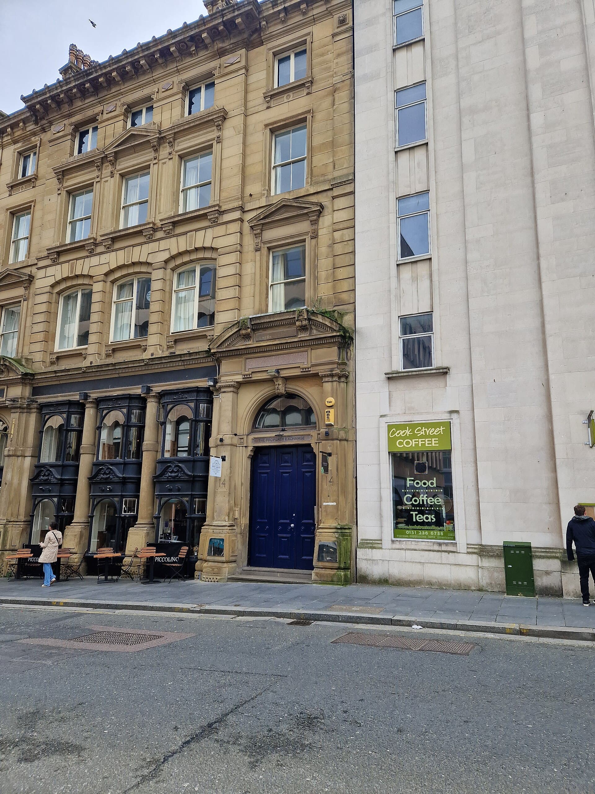 The Castle Collection 14 Cook Street (via Wikimedia Commons, CC BY-SA 4.0)