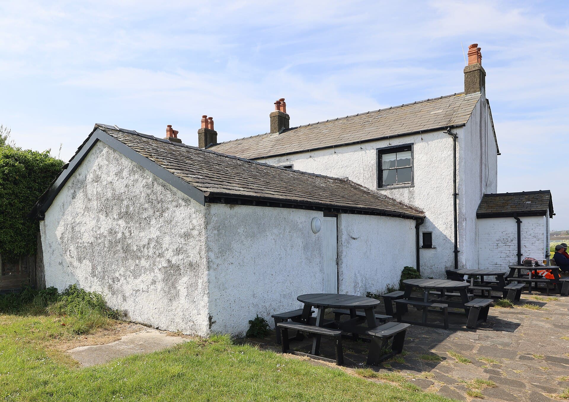The Ship Inn (via Wikimedia Commons, CC BY-SA 4.0)