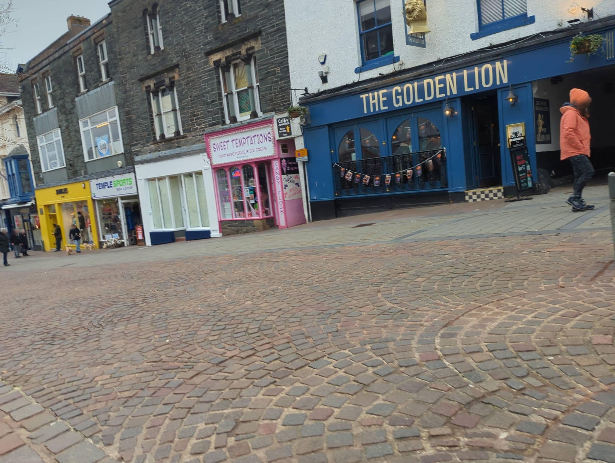 Street view near Queens Hotel, Keswick — © IpswichEdits (CC BY-SA · Mapillary)