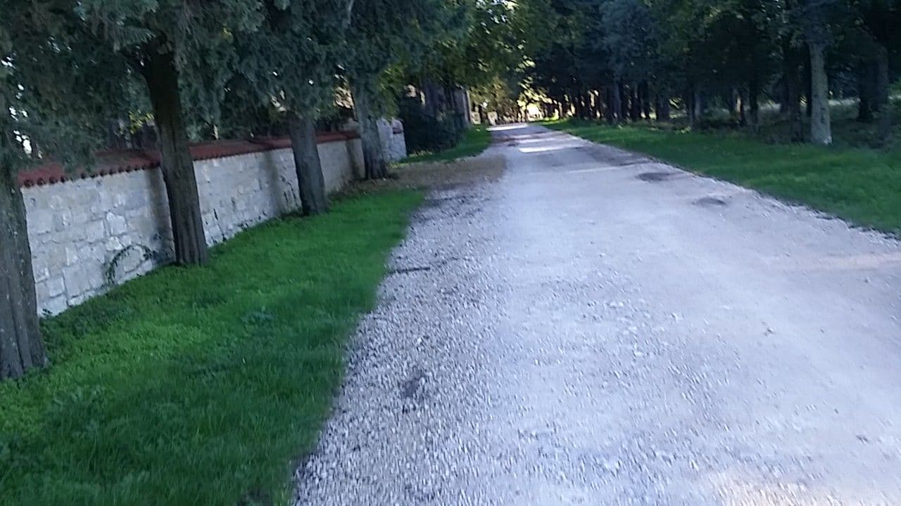 Street view near Villa Kontija, Rovinjsko Selo — © utvonalfelmeresek (CC BY-SA · Mapillary)