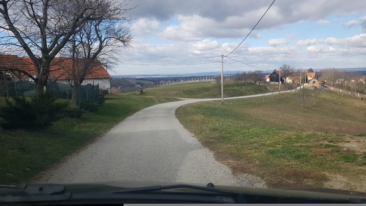 Street view near Mađerka, Parag — © mik007 (CC BY-SA · Mapillary)