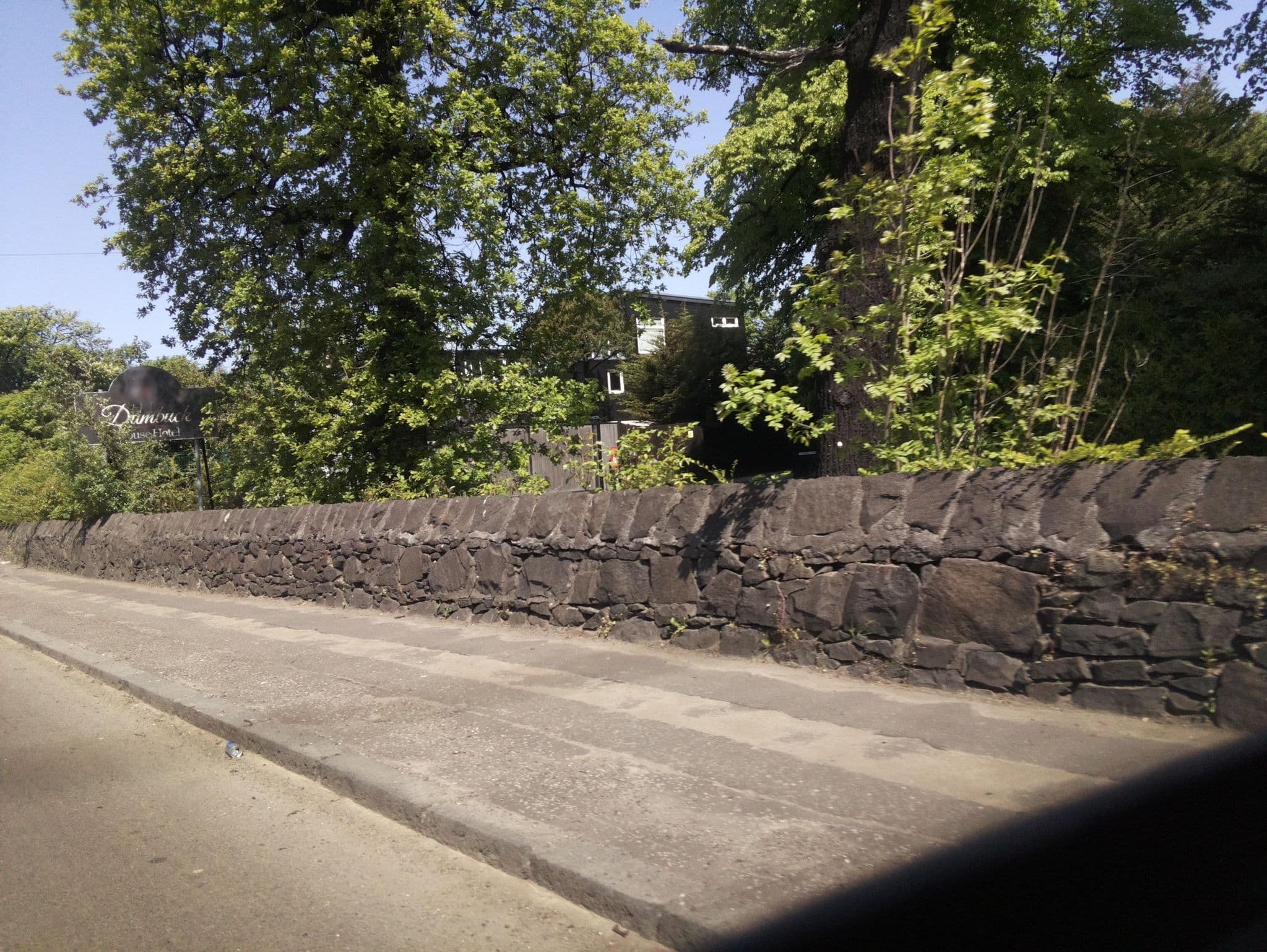 Street view near Dumbuck House Hotel, Dumbarton — © southglos (CC BY-SA · Mapillary)