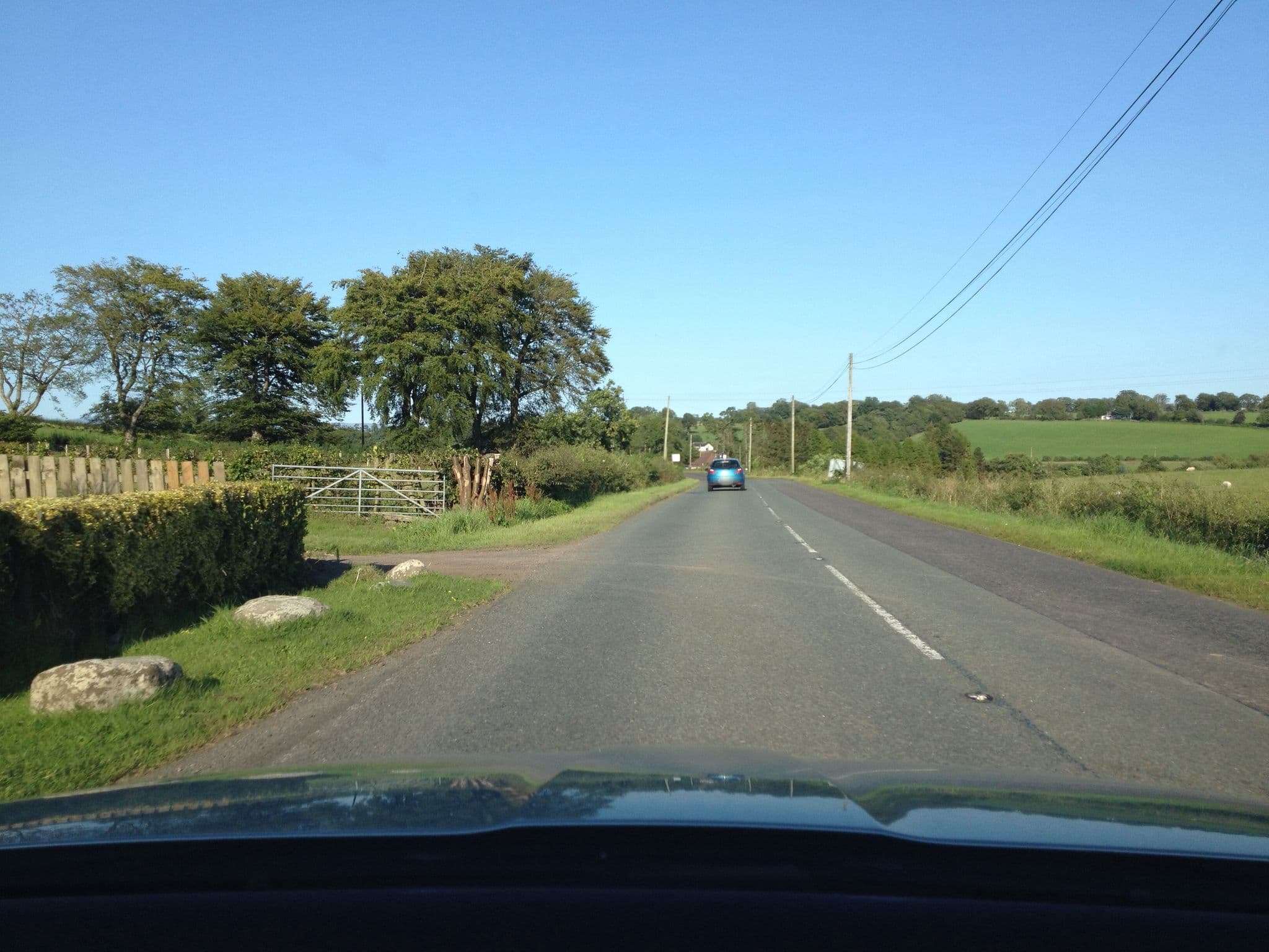 Street view near Loaninghead Farm Bed and Breakfast, Balfron — © hobgoblin (CC BY-SA · Mapillary)