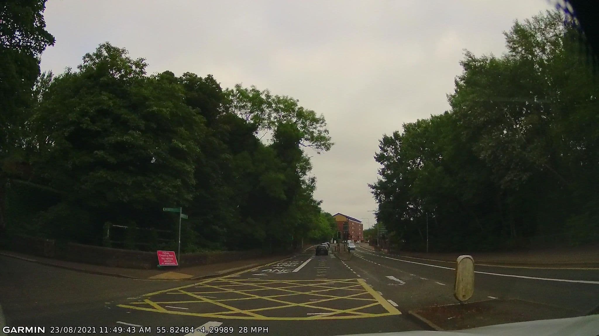 Street view near Short Stay Rooms, Giffnock — © gmc (CC BY-SA · Mapillary)
