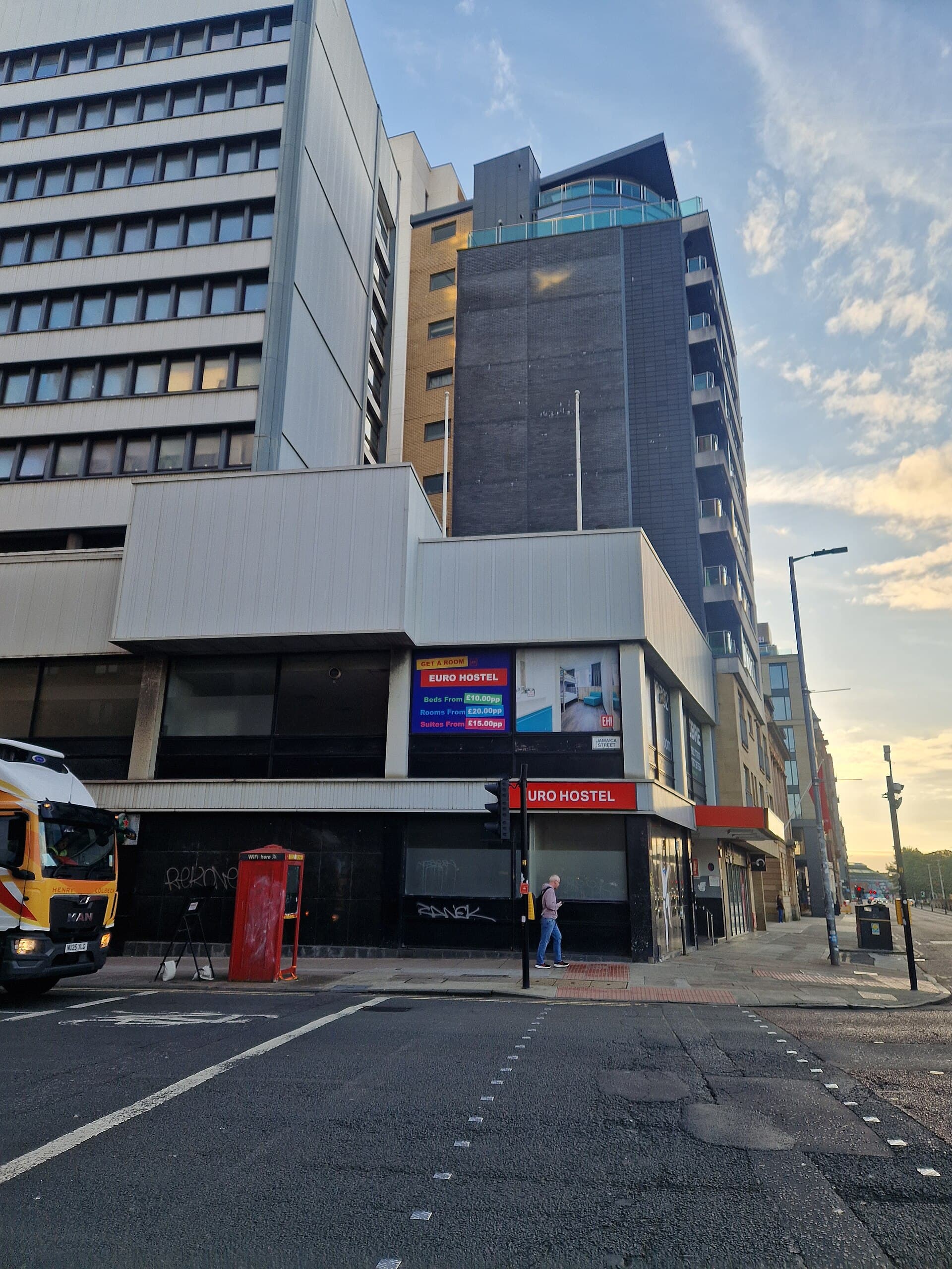 Euro Hostel Glasgow (via Wikimedia Commons, CC BY-SA 4.0)