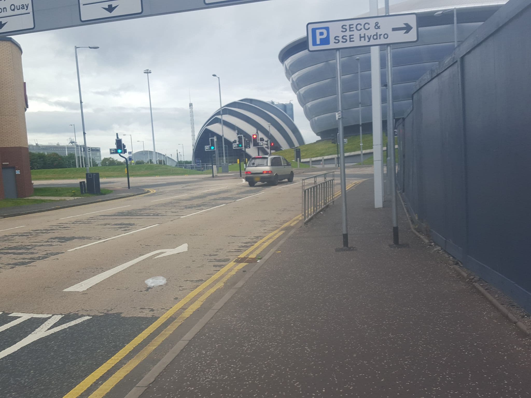 Street view near hotellin aamupala 👌🏽, Glasgow — © edloach (CC BY-SA · Mapillary)