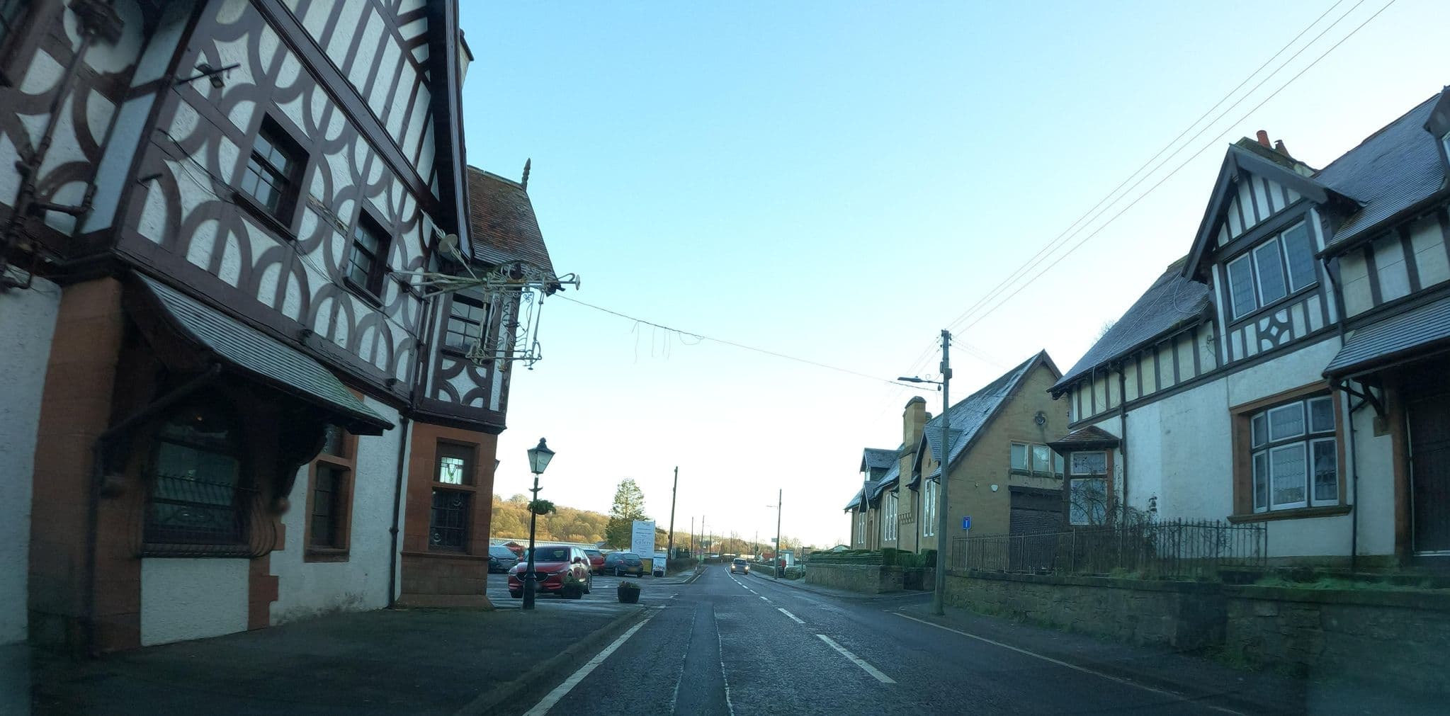 Street view near Popinjay Hotel, Dalserf — © hobgoblin (CC BY-SA · Mapillary)