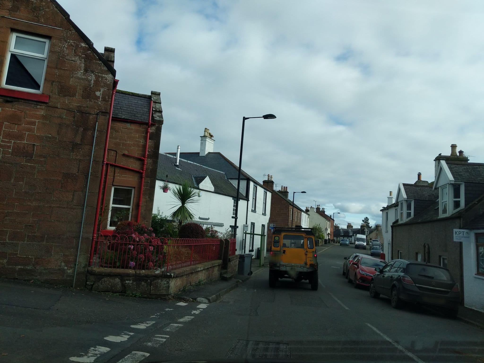 Street view near Volunteer Arms Hotel, Sanquhar — © ccbb7766 (CC BY-SA · Mapillary)