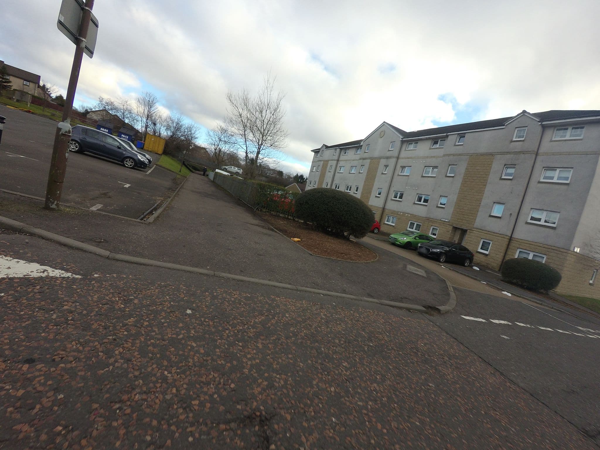 Street view near Da Vinci's Hotel, Livingston — © hobgoblin (CC BY-SA · Mapillary)