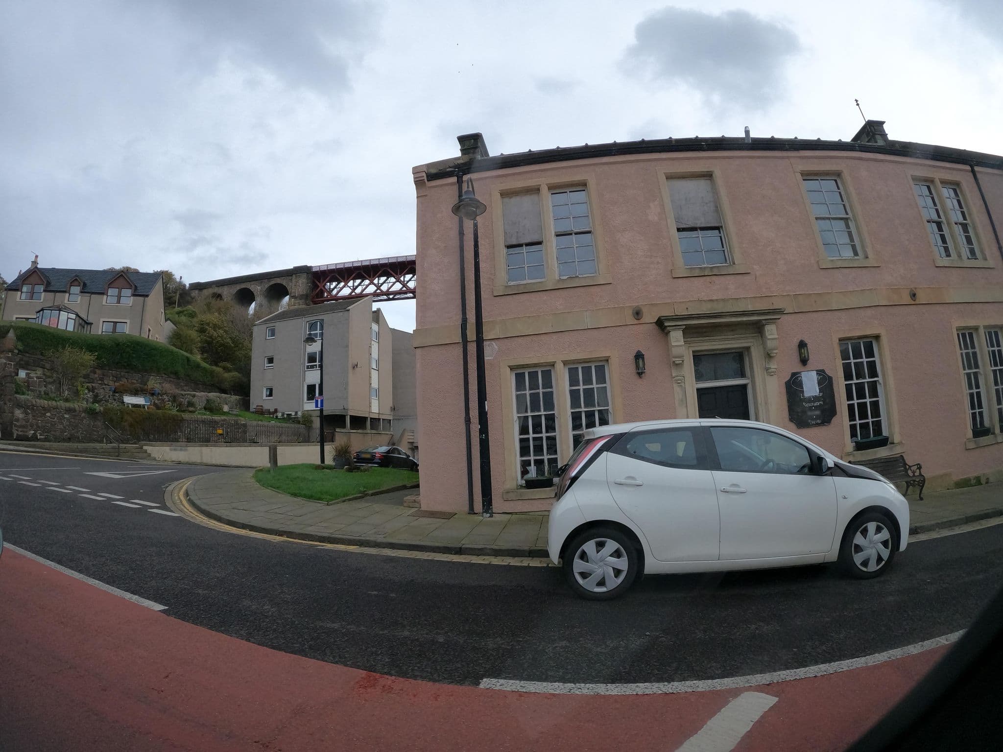 Street view near Ferrybridge Hotel, North Queensferry — © hobgoblin (CC BY-SA · Mapillary)