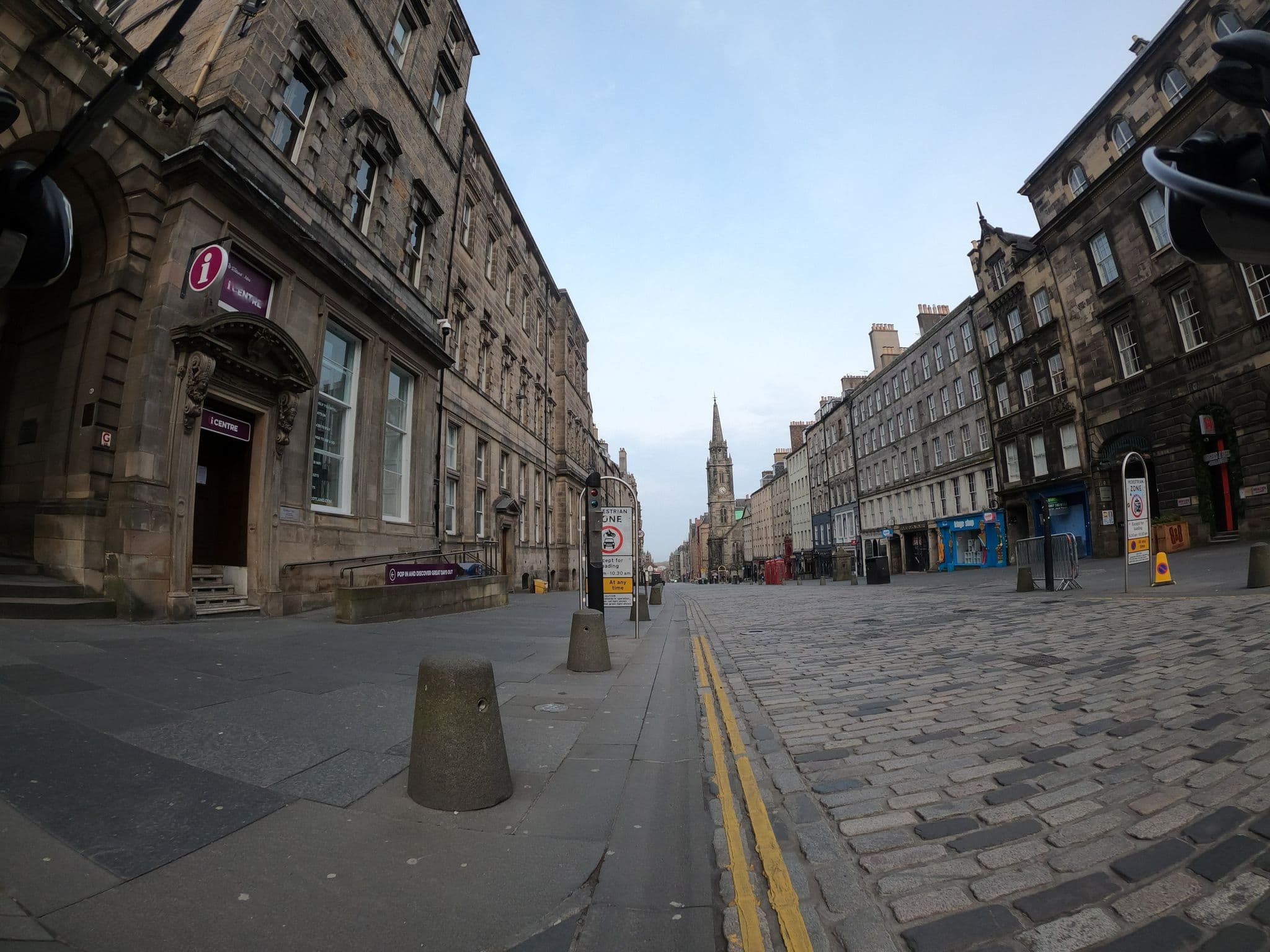 Street view near St Giles Apartments, Edinburgh — © chris (CC BY-SA · Mapillary)