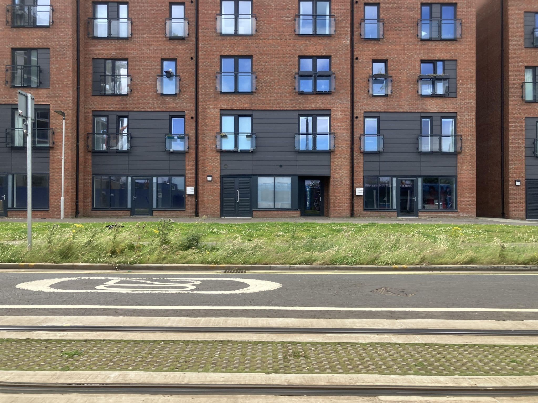Street view near Hotelik, Edinburgh — © southglos (CC BY-SA · Mapillary)