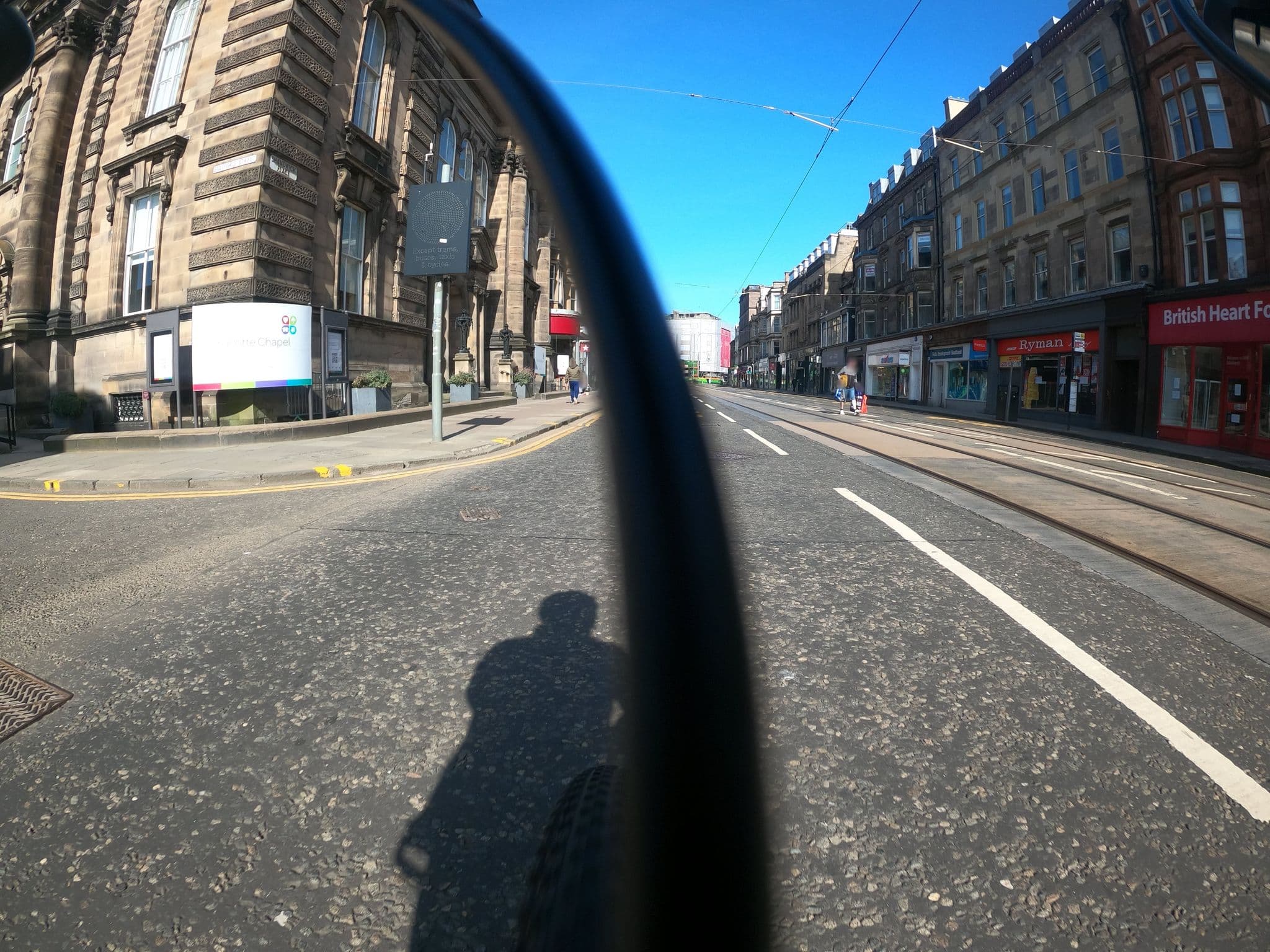 Street view near Edinburgh Night Hostel, Edinburgh — © chris (CC BY-SA · Mapillary)