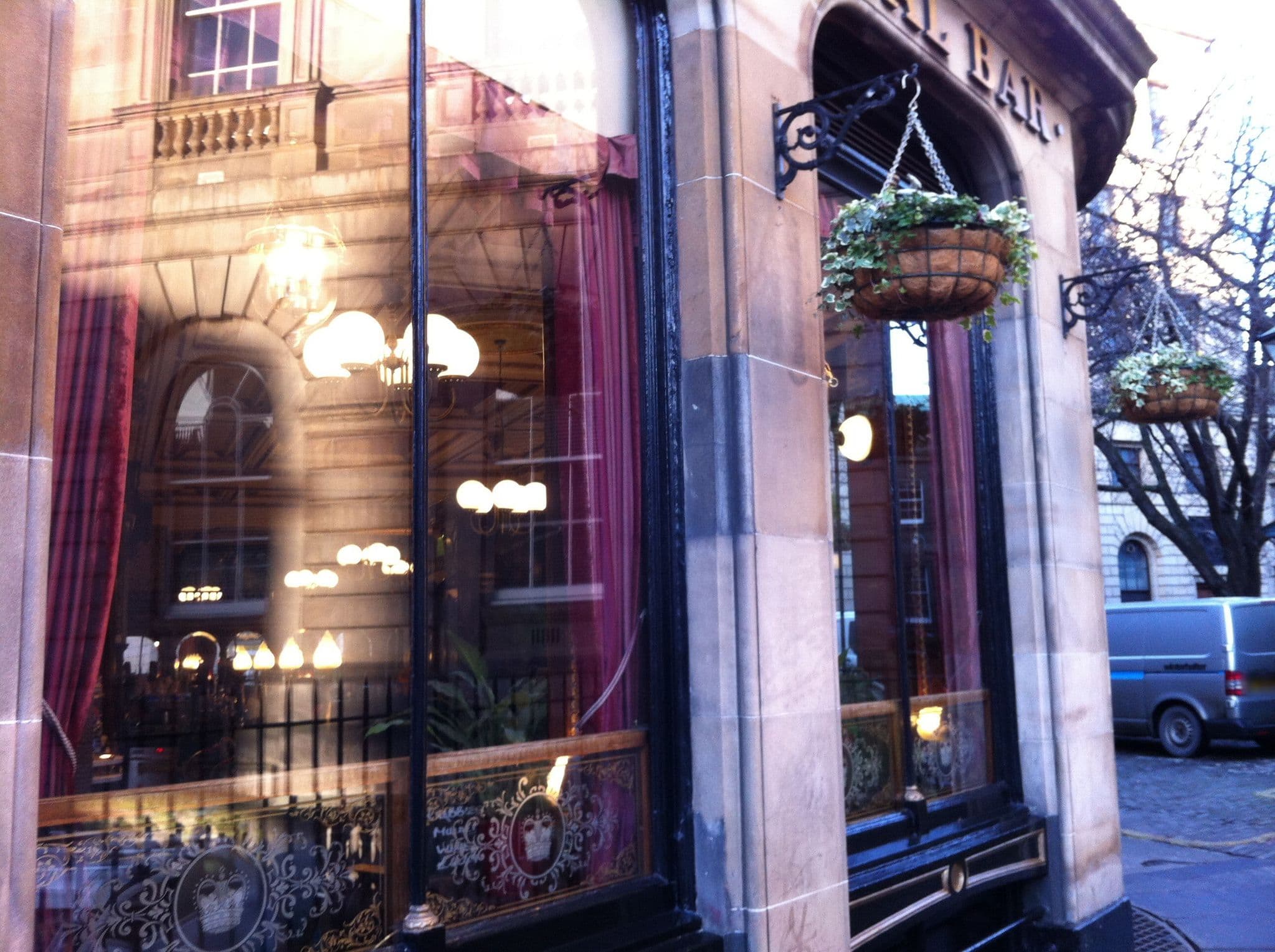 Street view near Princes St. East Backpackers, Edinburgh — © ugz (CC BY-SA · Mapillary)