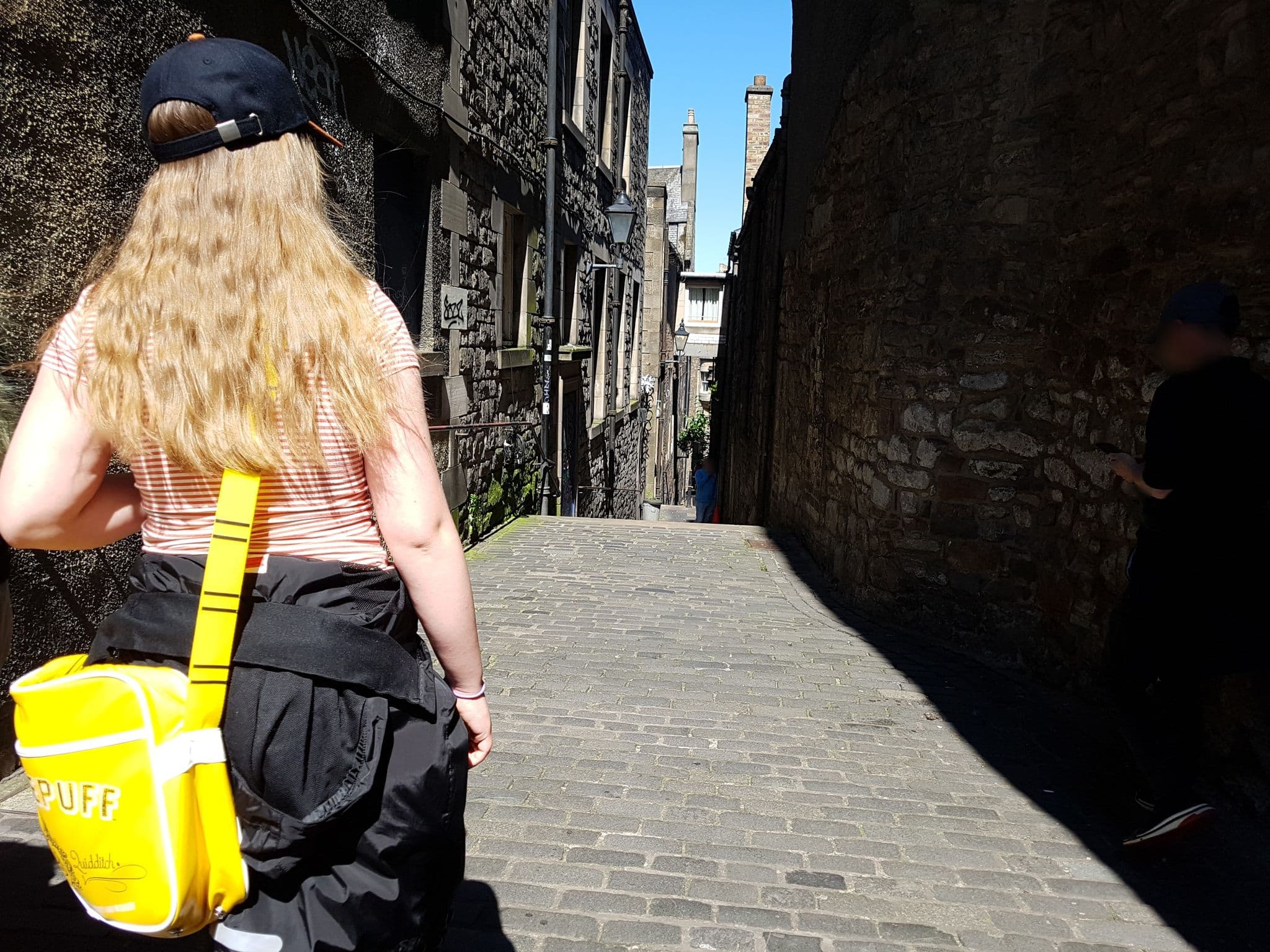 Street view near Royal Mile Residence, Edinburgh — © pbb (CC BY-SA · Mapillary)