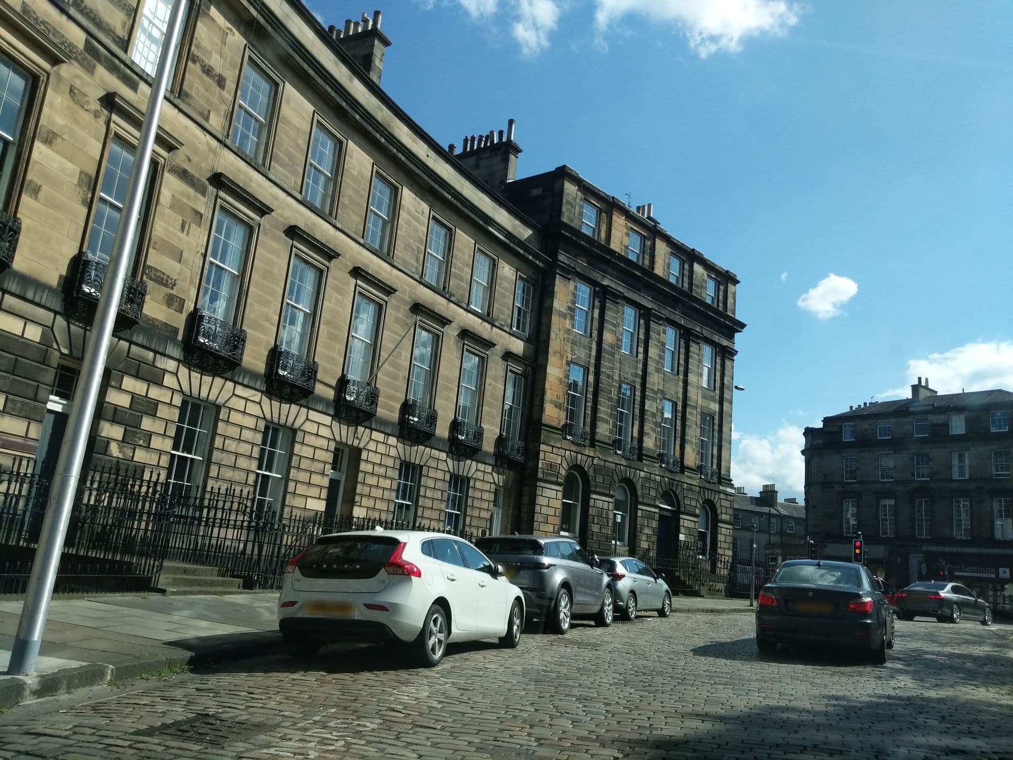 Street view near Randolph Crescent Hostel, Edinburgh — © ccbb7766 (CC BY-SA · Mapillary)