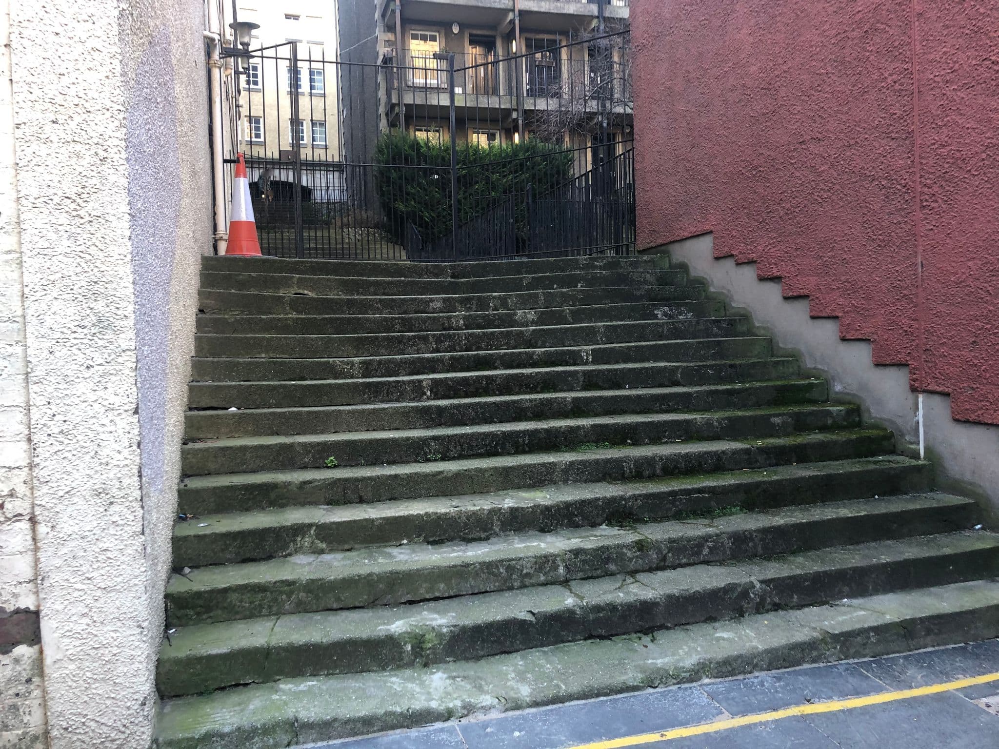 Street view near 3 Chapel Wynd, Edinburgh — © drnoble (CC BY-SA · Mapillary)