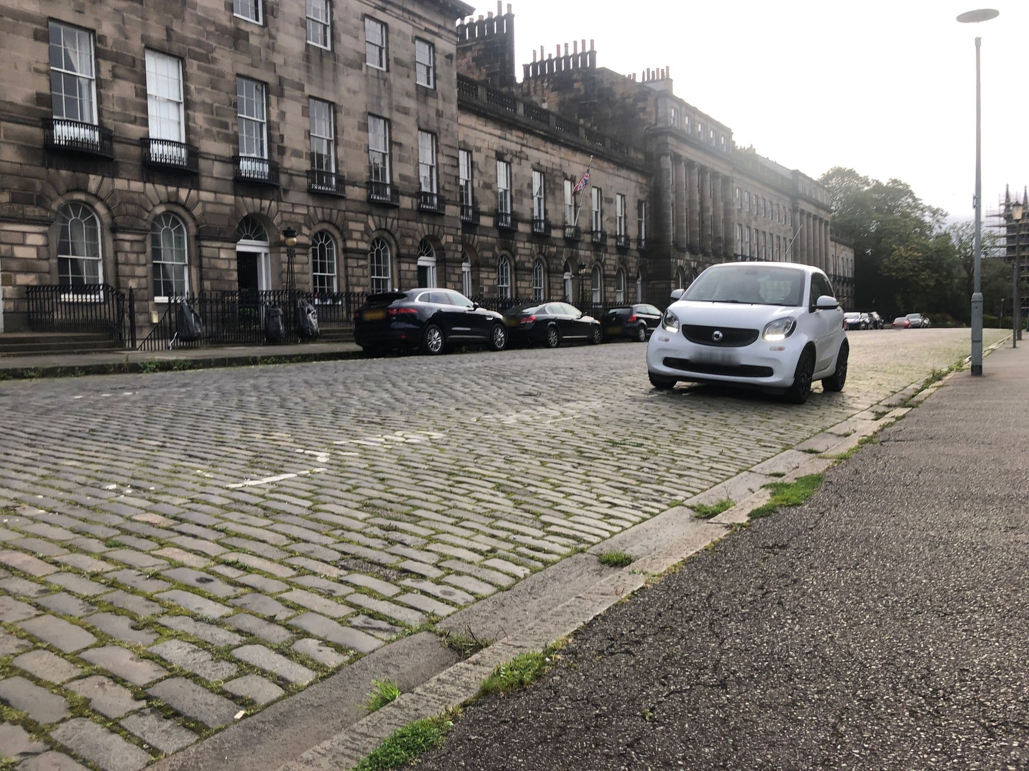 Street view near Deep Deep Bath. Aberlore, Royal Terrace Hotel, Edinburgh — © drnoble (CC BY-SA · Mapillary)