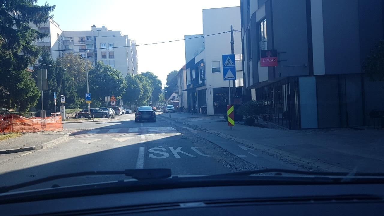 Street view near Livris Hotel, Novi Zagreb — © mik007 (CC BY-SA · Mapillary)