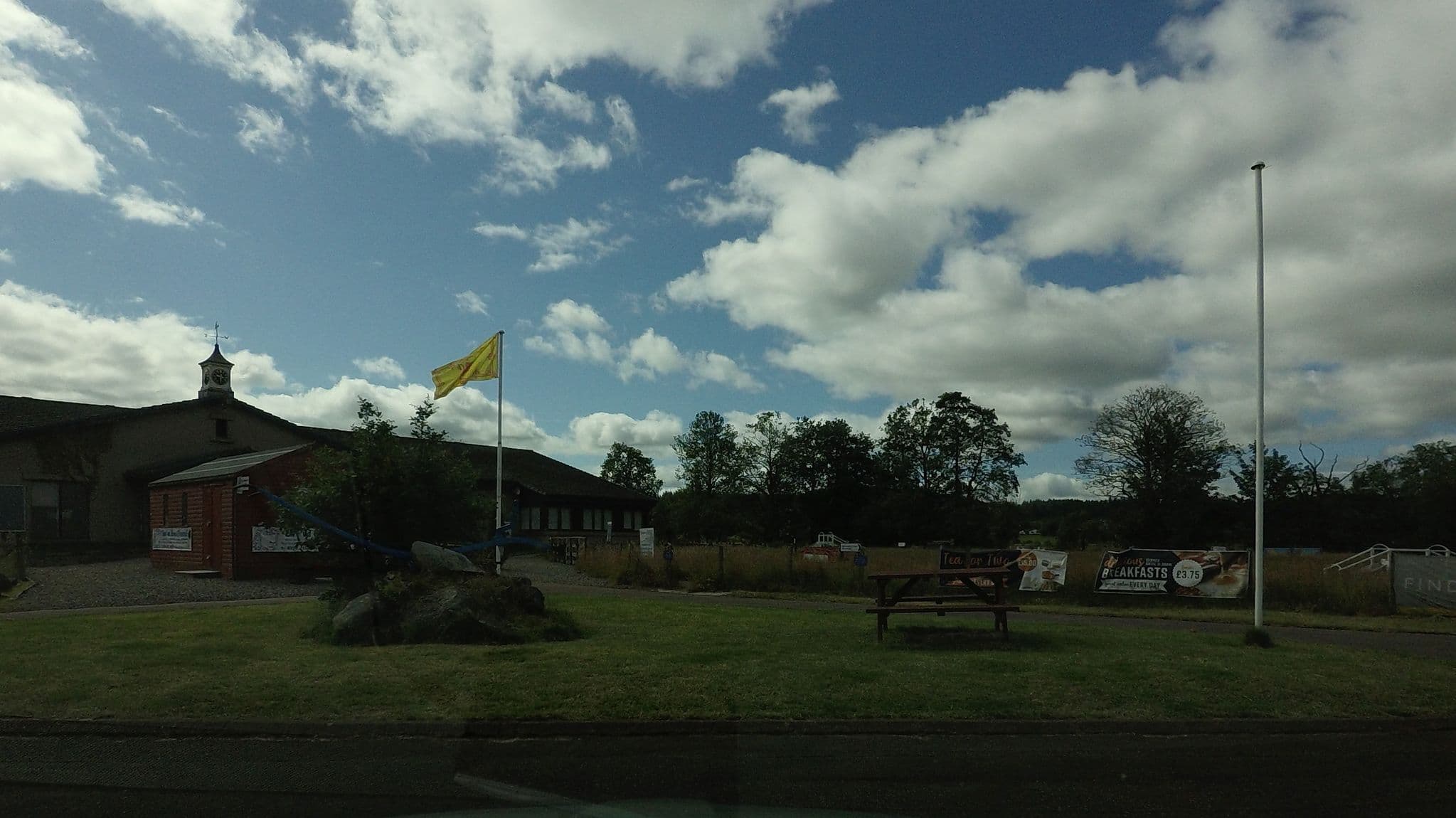 Street view near Covenanters Inn Hotel, Balfron — © hobgoblin (CC BY-SA · Mapillary)