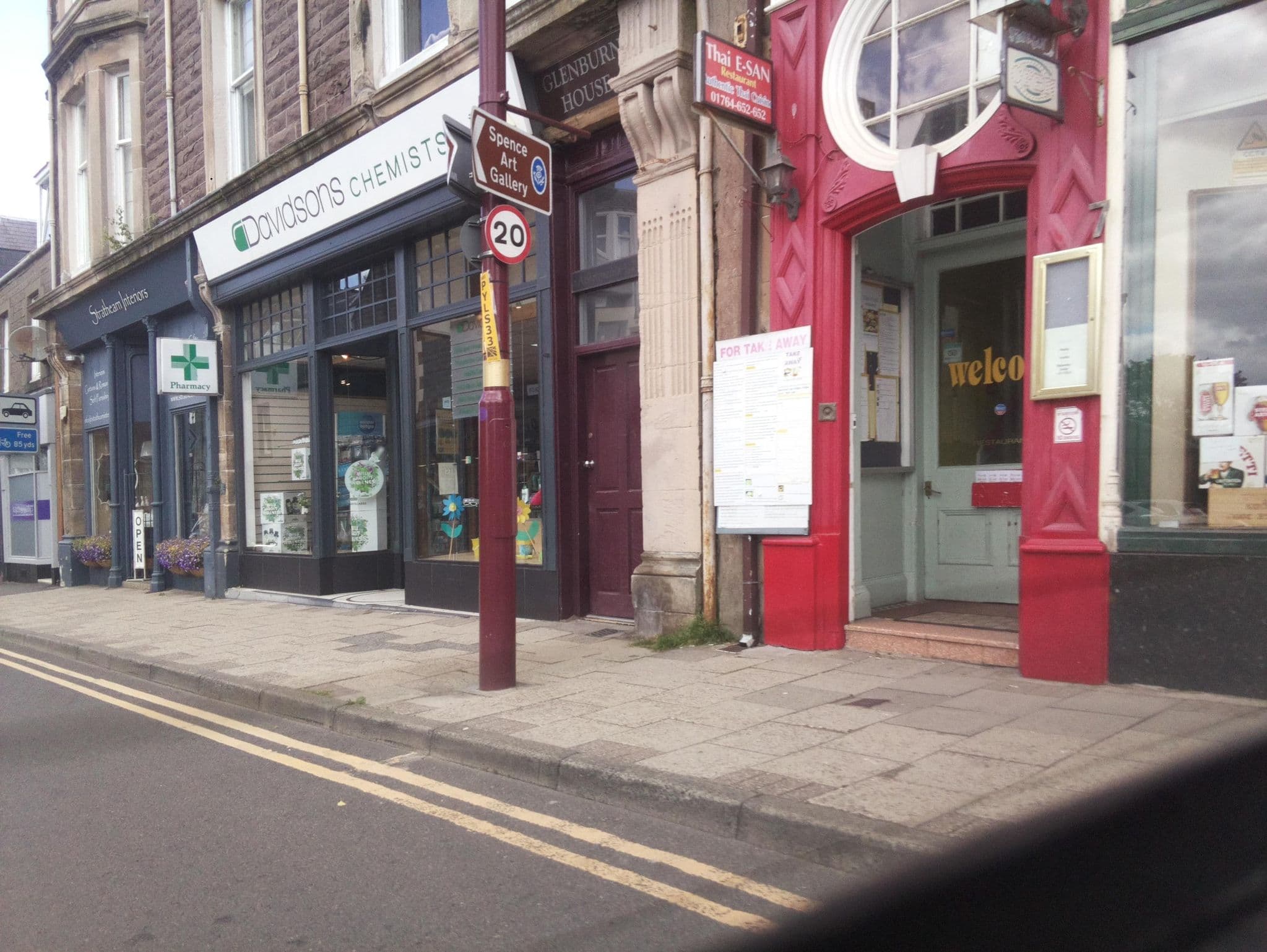 Street view near Waverley Hotel, Crieff — © southglos (CC BY-SA · Mapillary)
