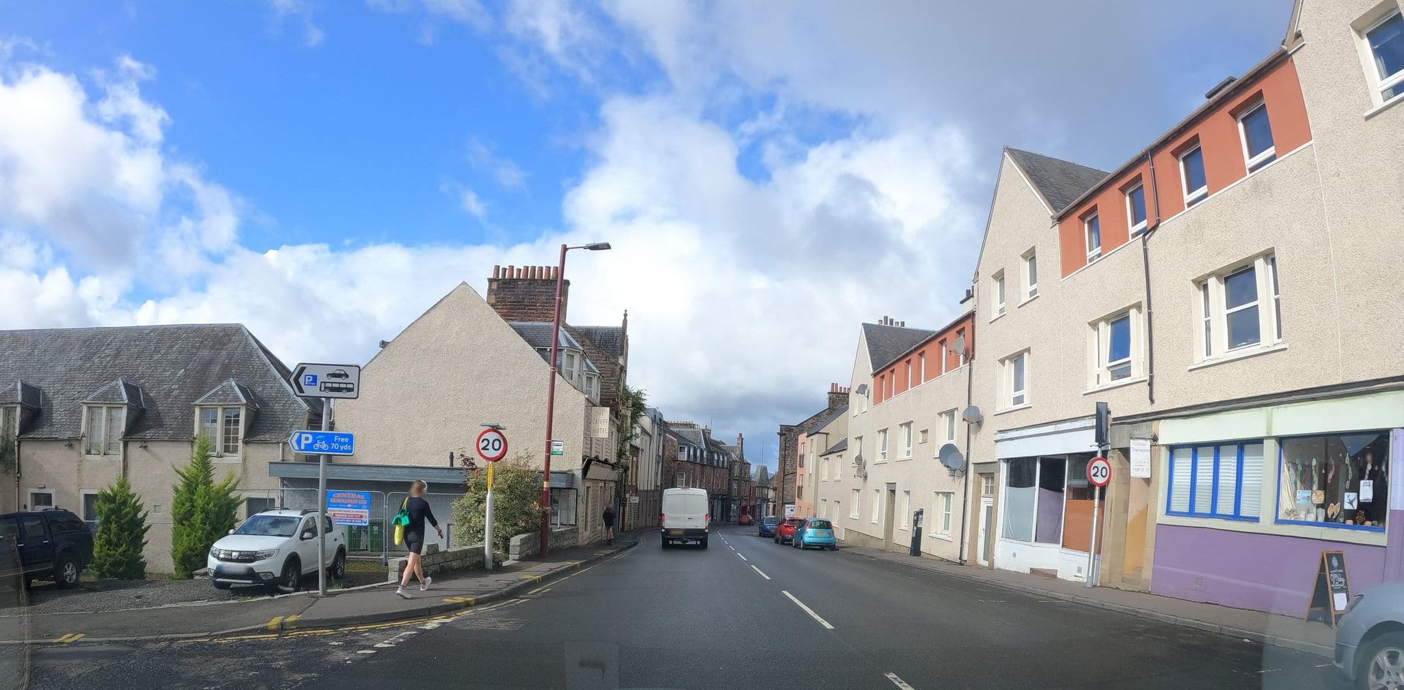 Street view near Crieff Hotel, Crieff — © hobgoblin (CC BY-SA · Mapillary)