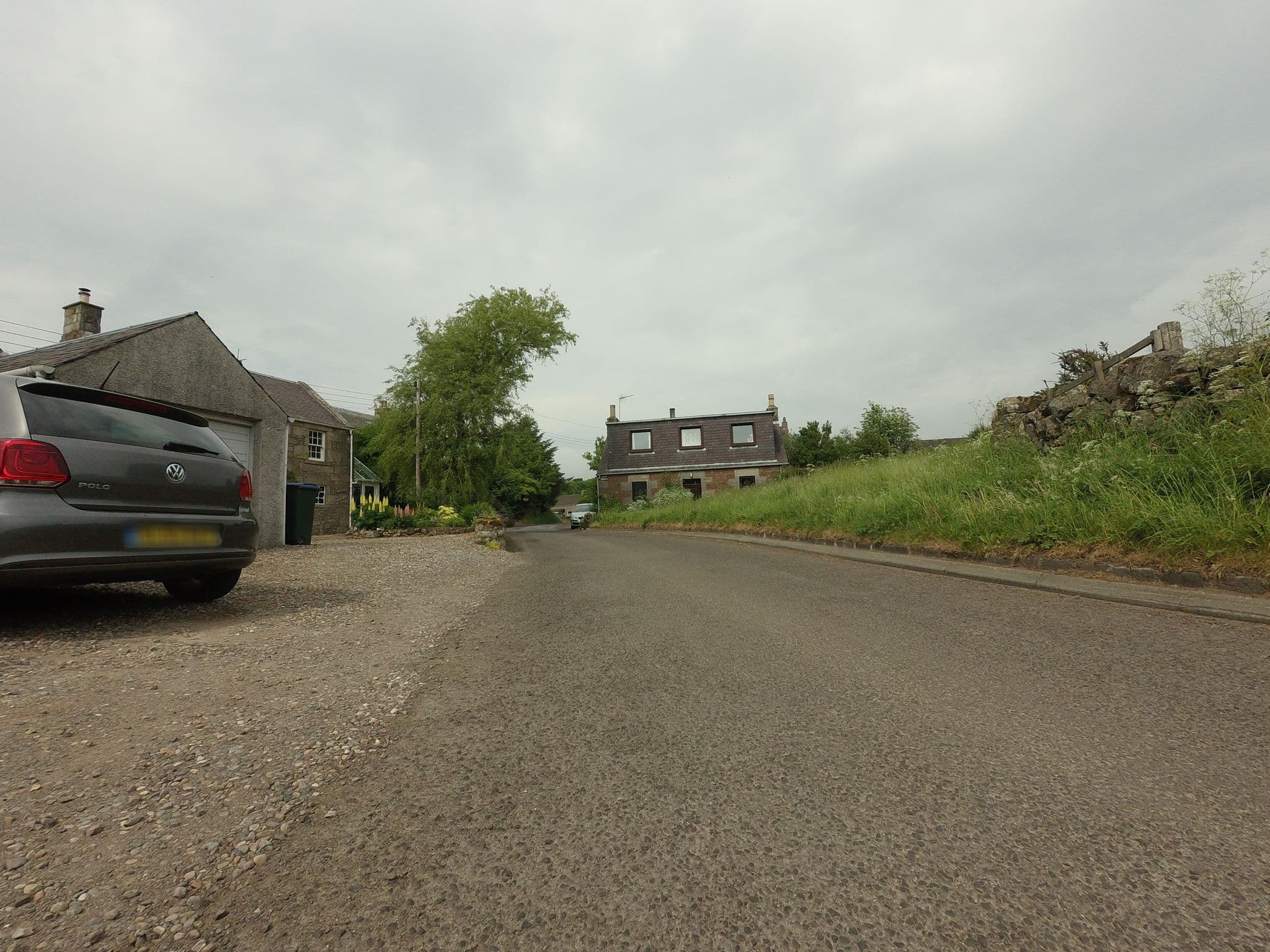 Street view near Ashtrees Cottage, Milnathort — © tallguy (CC BY-SA · Mapillary)