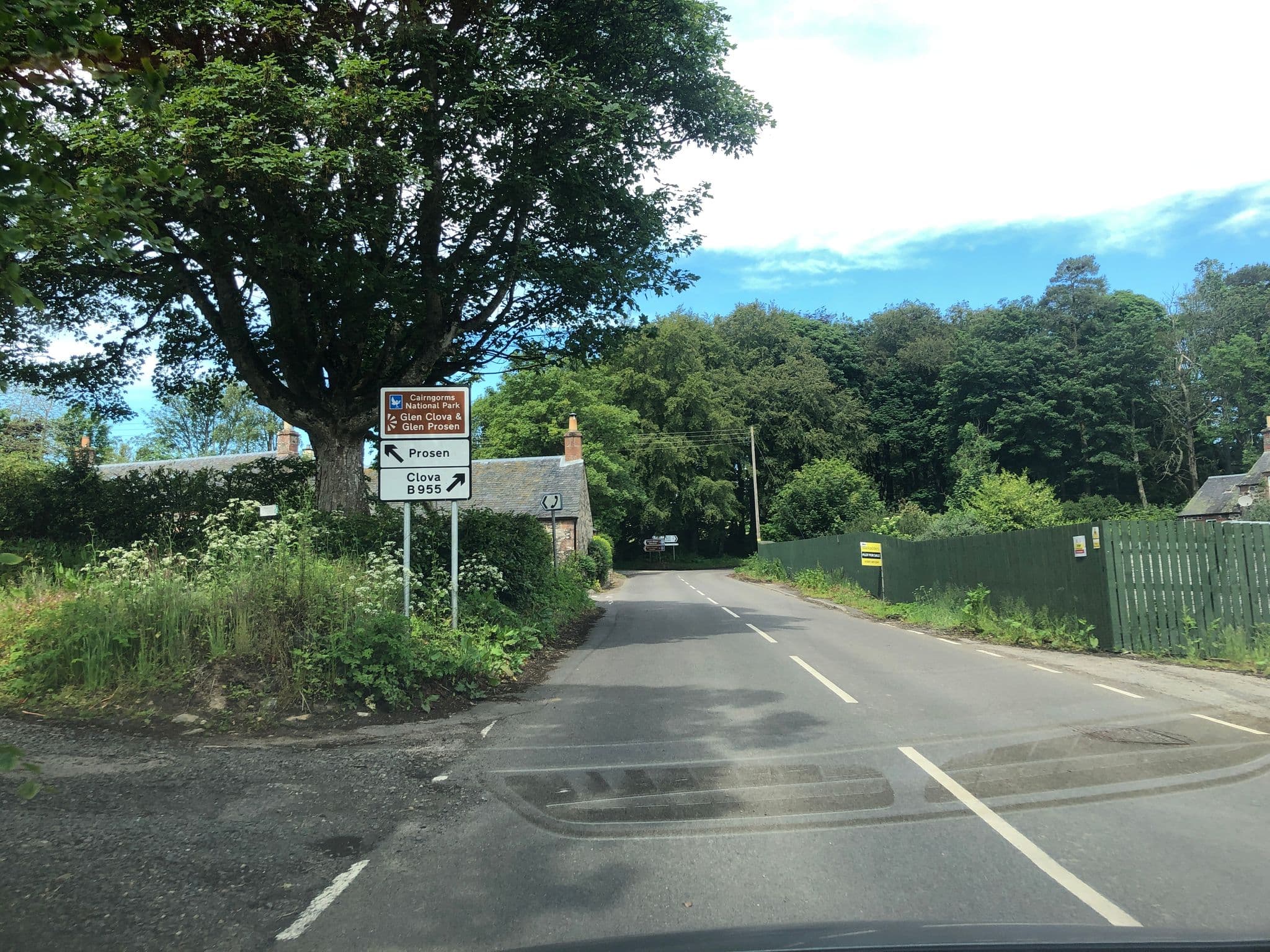 Street view near Royal Jubilee Arms Hotel, Kirriemuir — © drnoble (CC BY-SA · Mapillary)