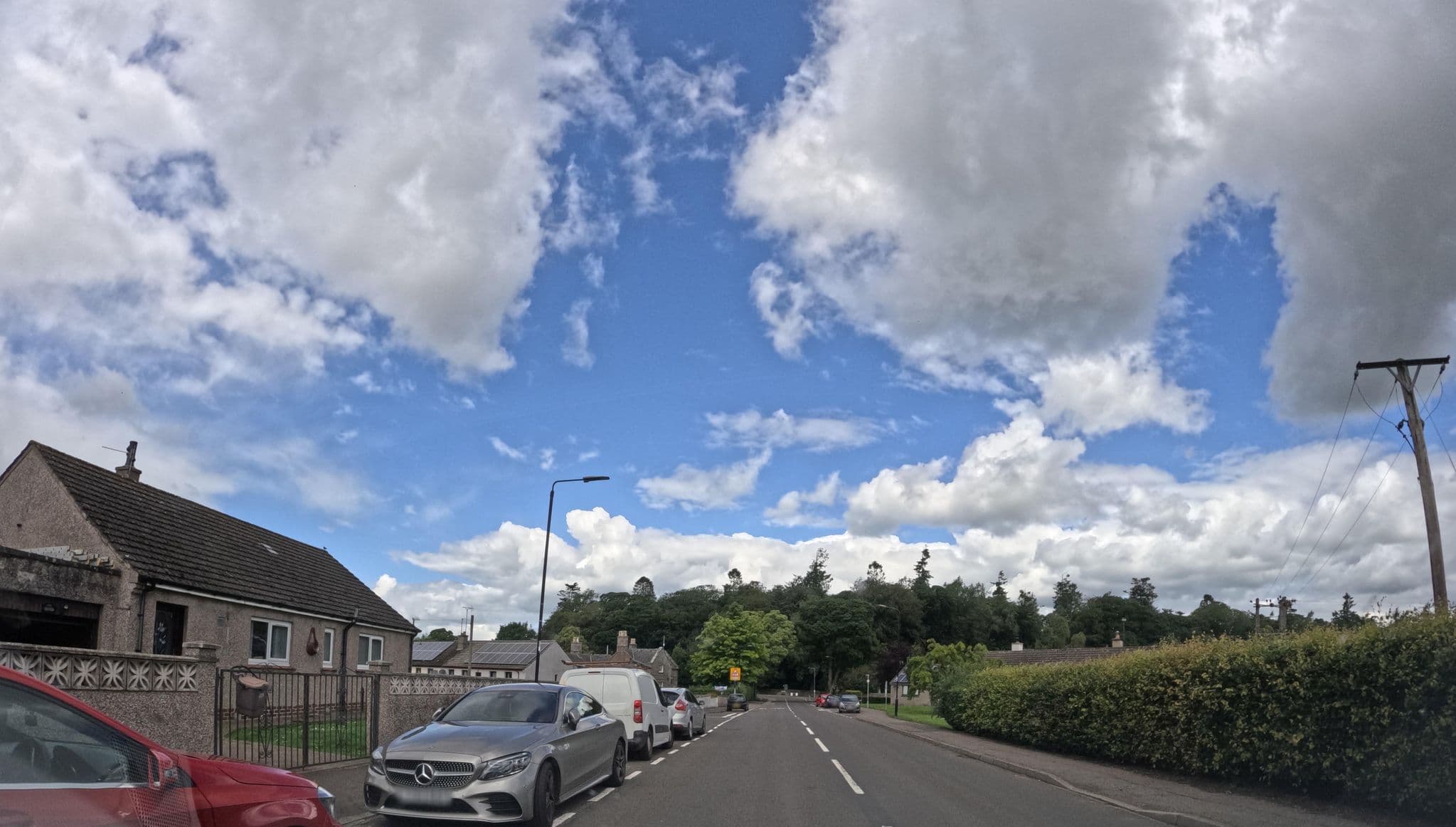 Street view near Hambelle Cottage, Kirriemuir — © hobgoblin (CC BY-SA · Mapillary)
