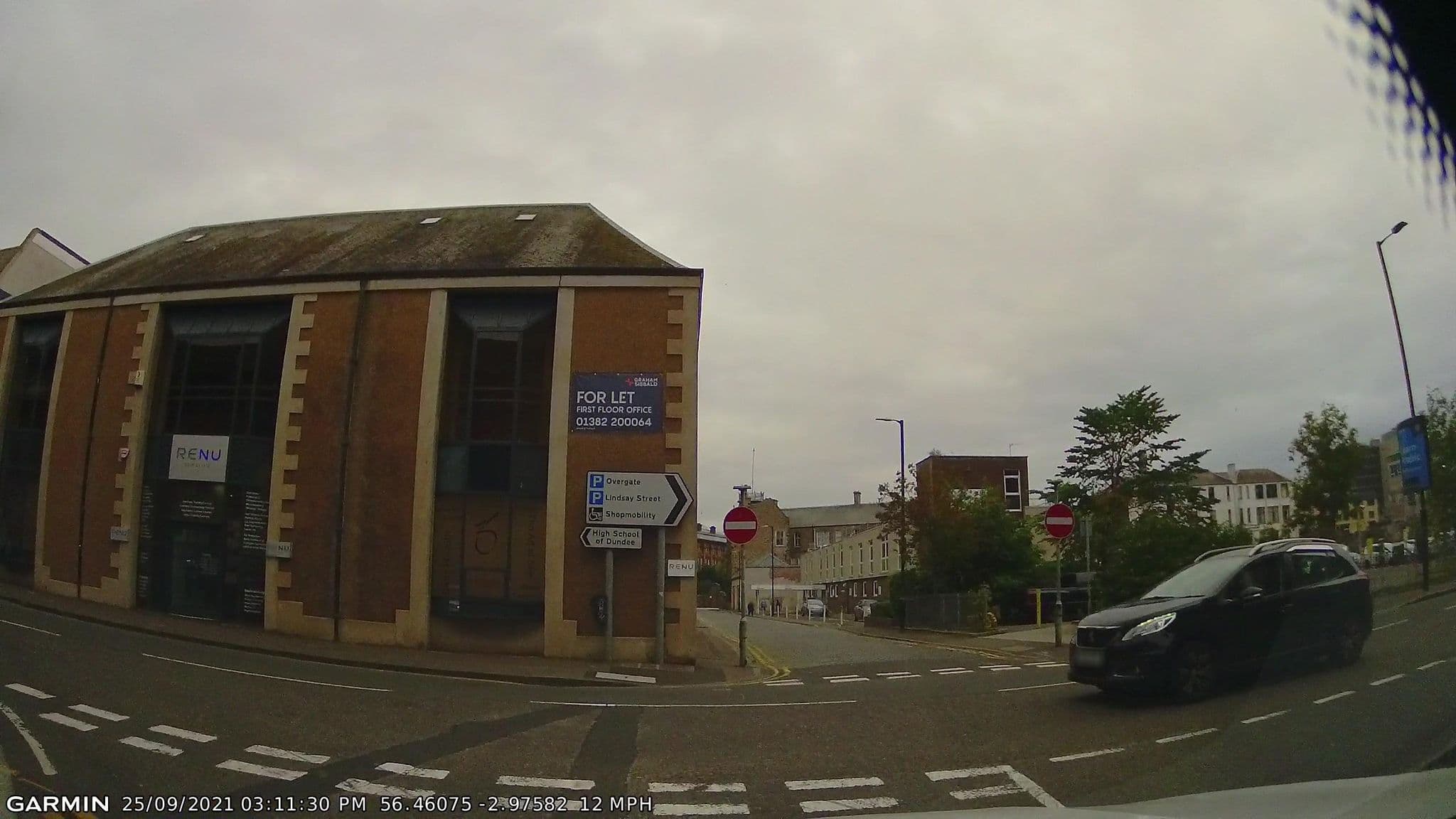 Street view near Dundee Women's Aid Company Limited, Dundee — © gmc (CC BY-SA · Mapillary)