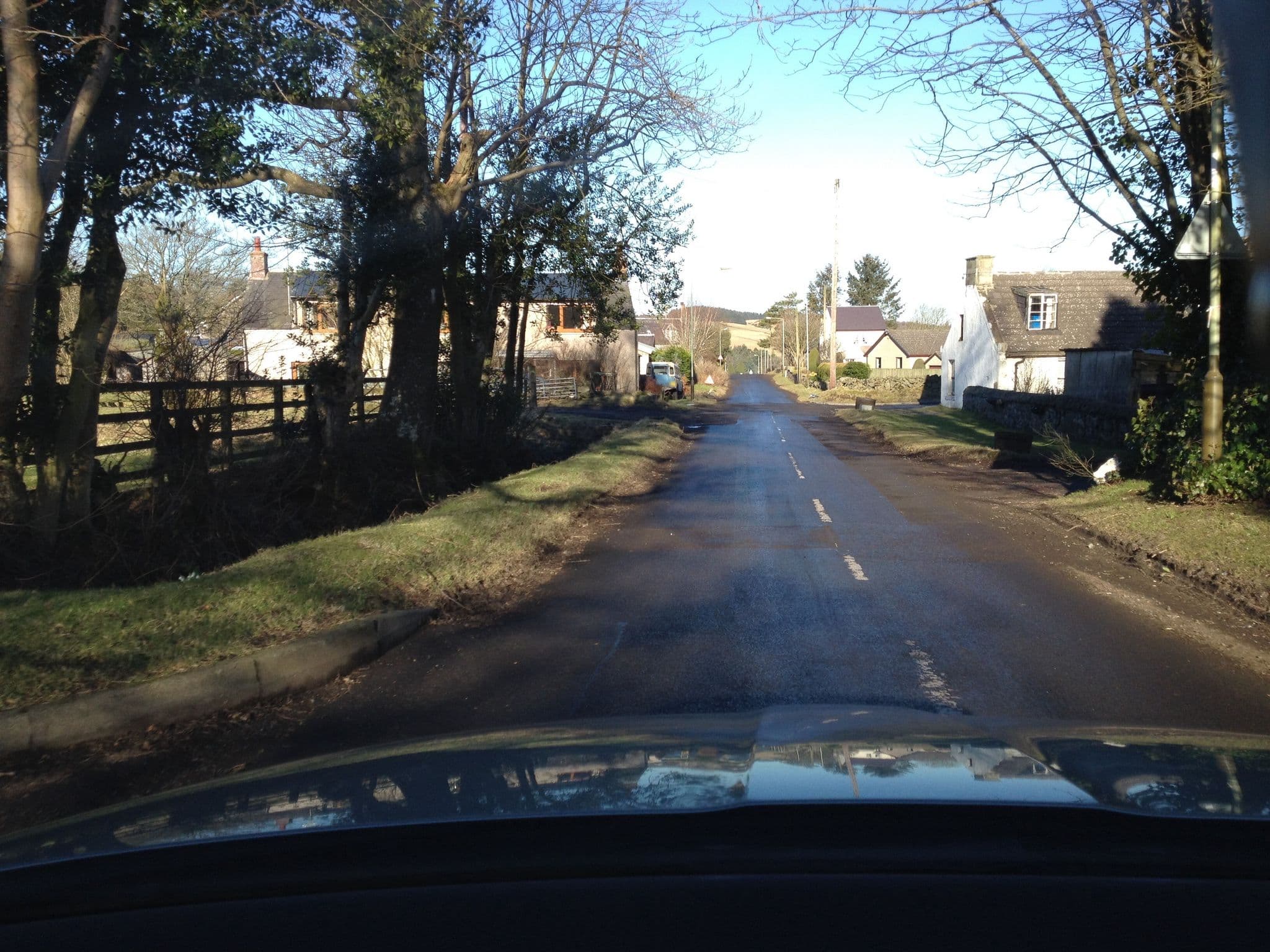 Street view near Duncrievie Log Cabins, Milnathort — © hobgoblin (CC BY-SA · Mapillary)